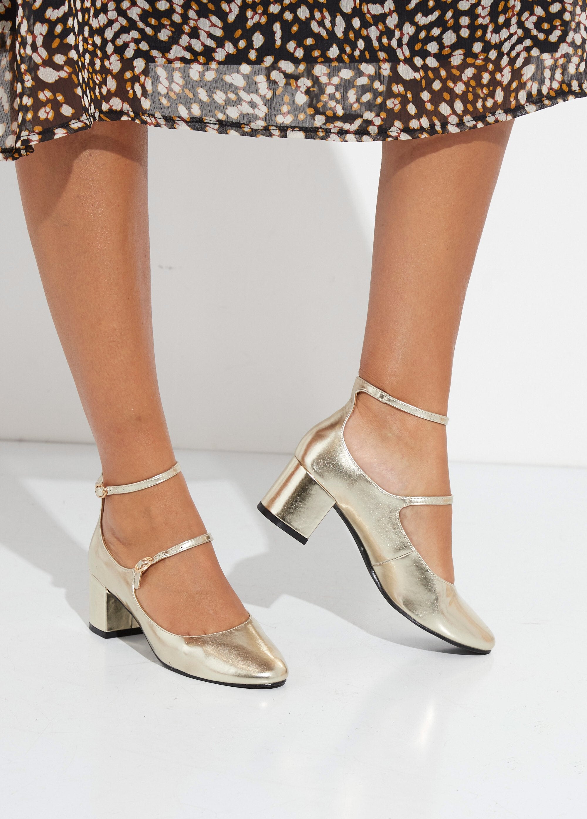 Babies_with_round_toe_heels_and_thin_straps_Golden_SF1_slim