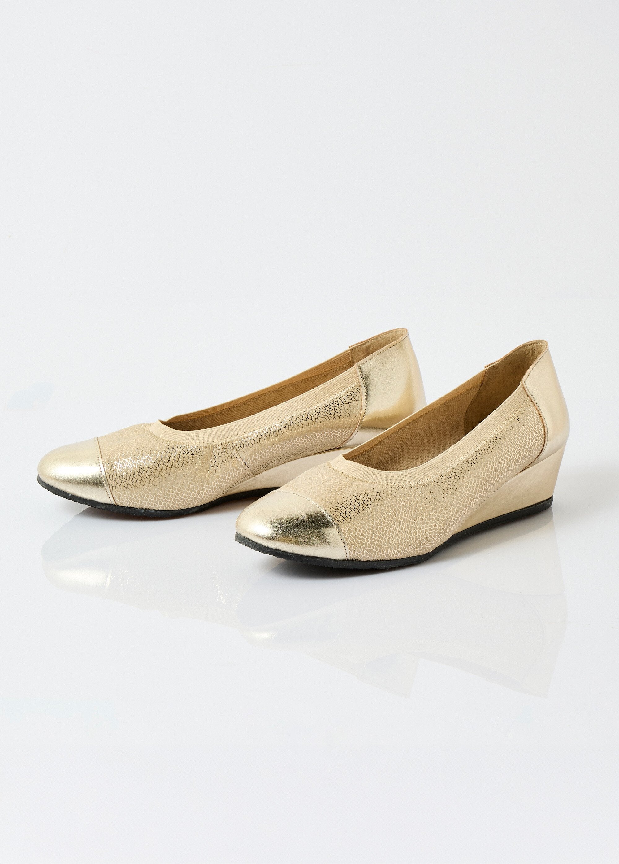 Two-material_leather_wedge_ballet_flats_Golden_DE1_slim