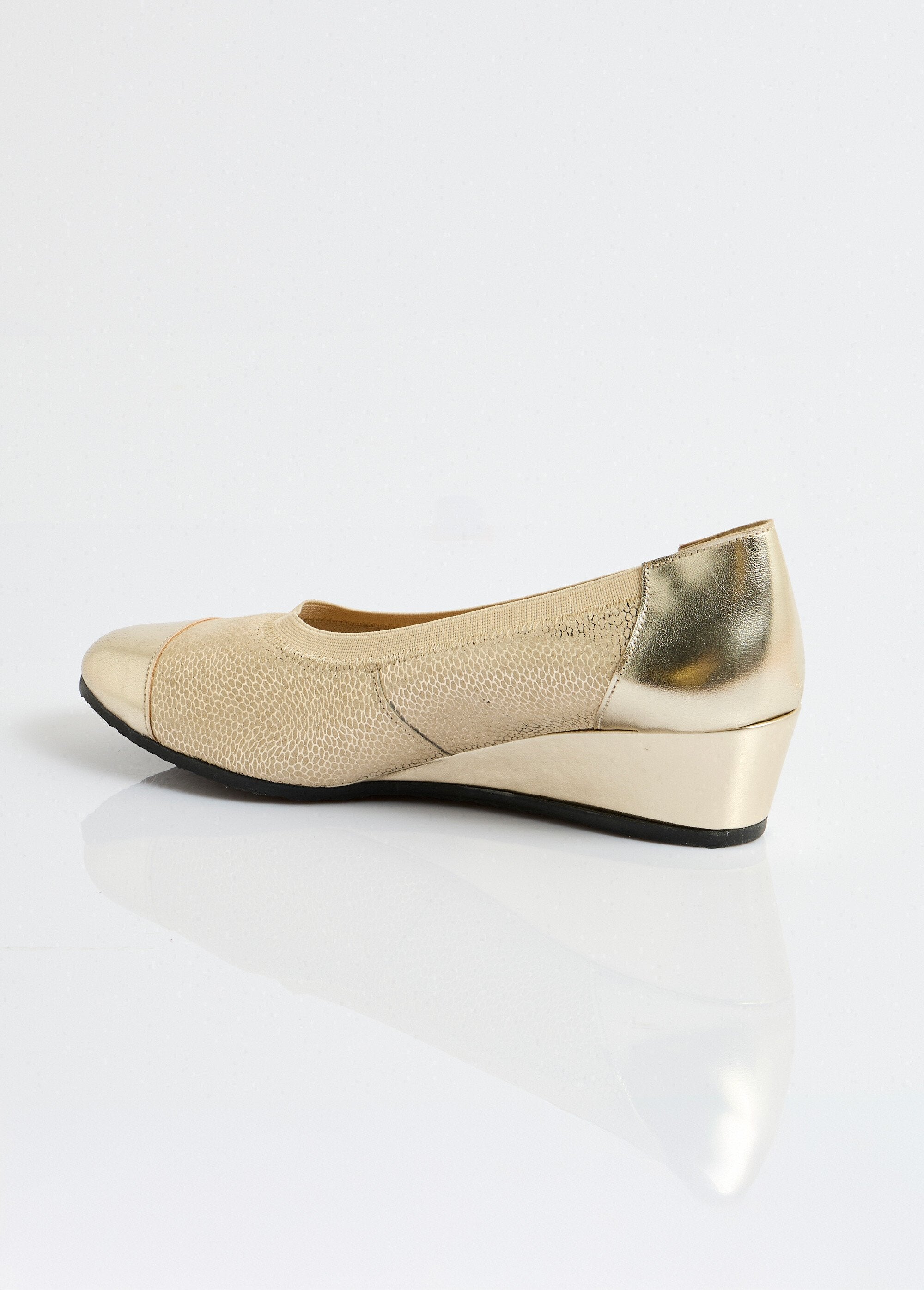 Two-material_leather_wedge_ballet_flats_Golden_DO1_slim