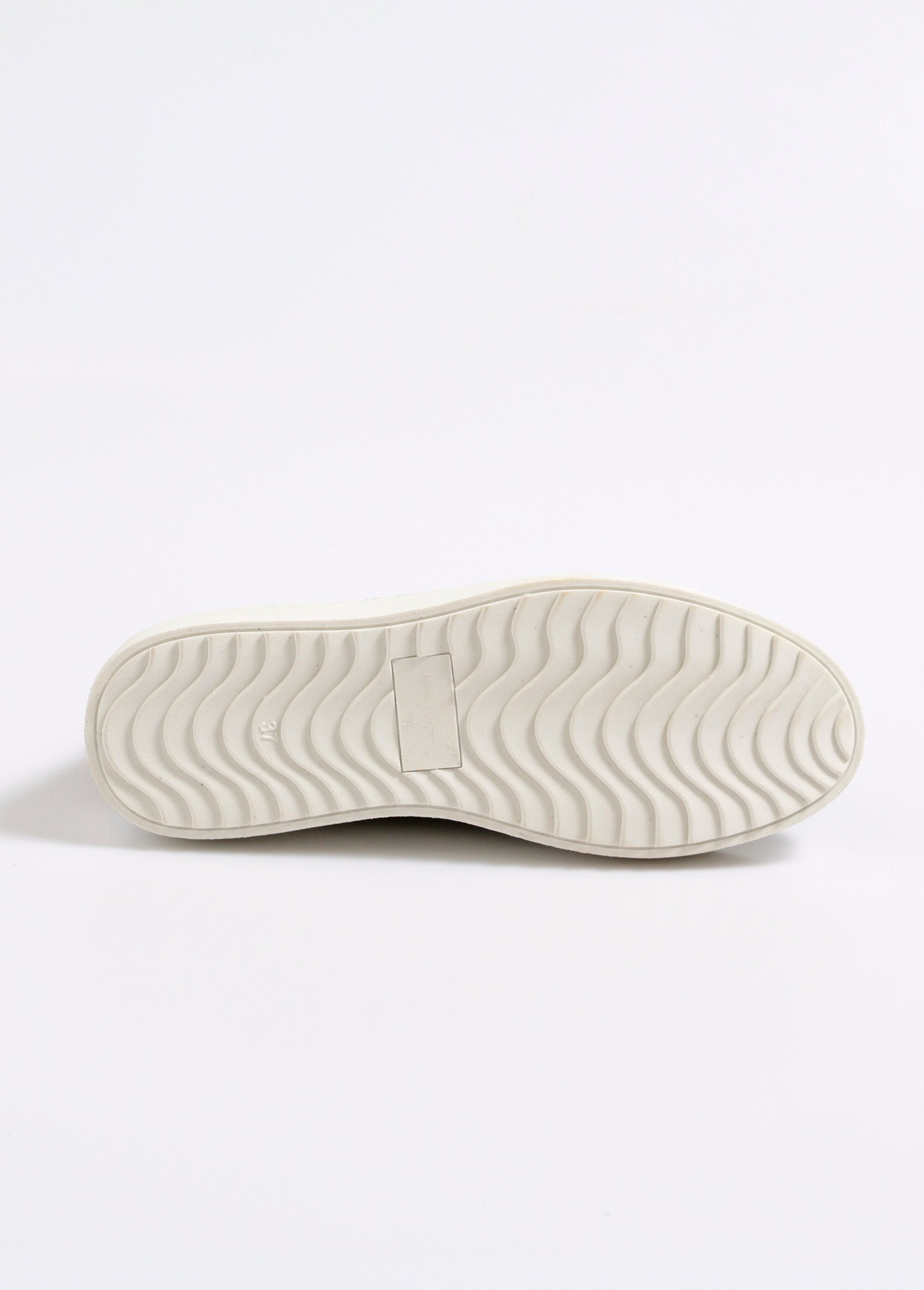 Wedge_sneakers_with_fancy_laces_camel_UN1_slim