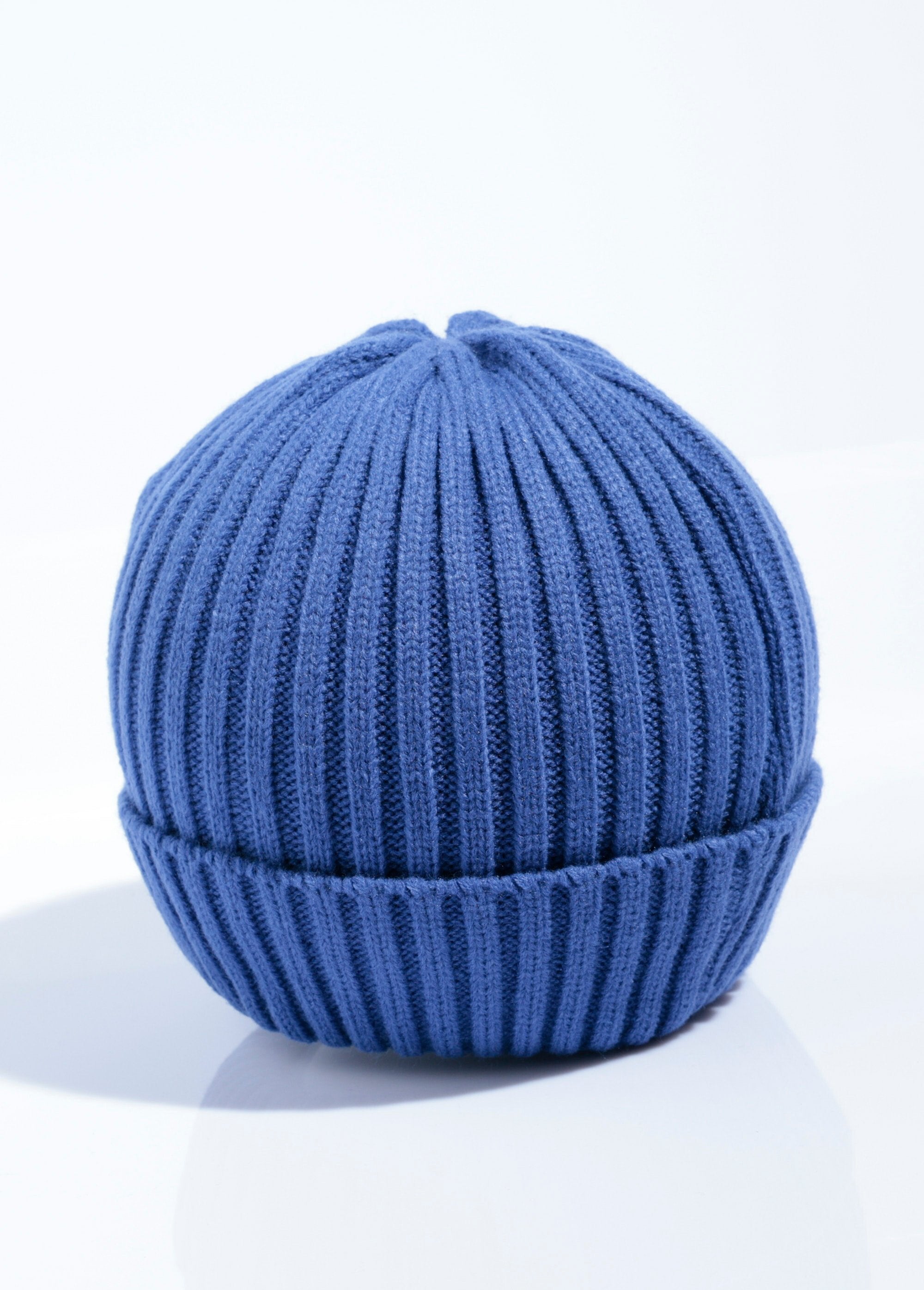 Ribbed_knit_hat_with_cuffs_Royal_blue_FA2_slim