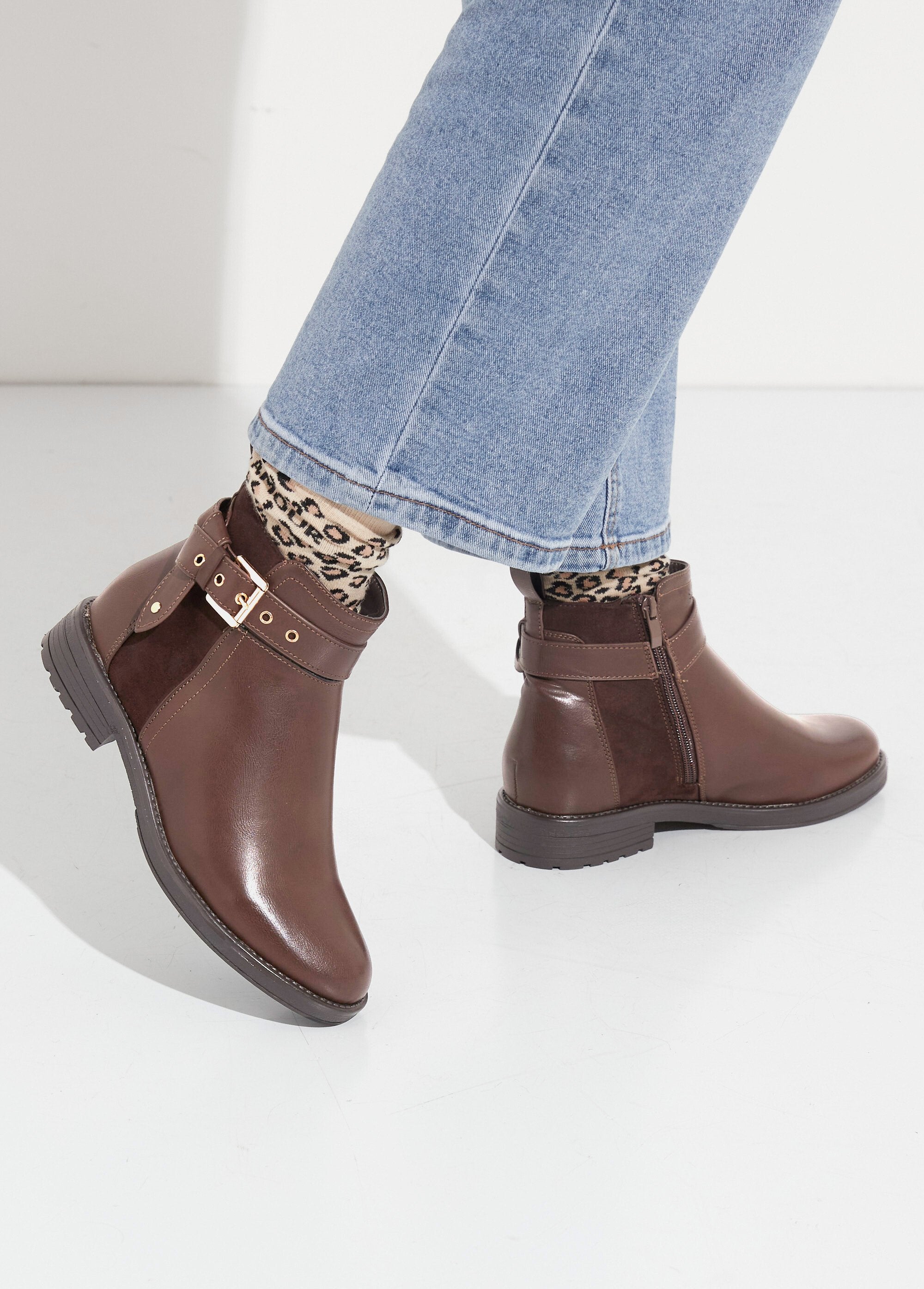 Two-material_boots_with_ankle_strap_Brown_SF1_slim