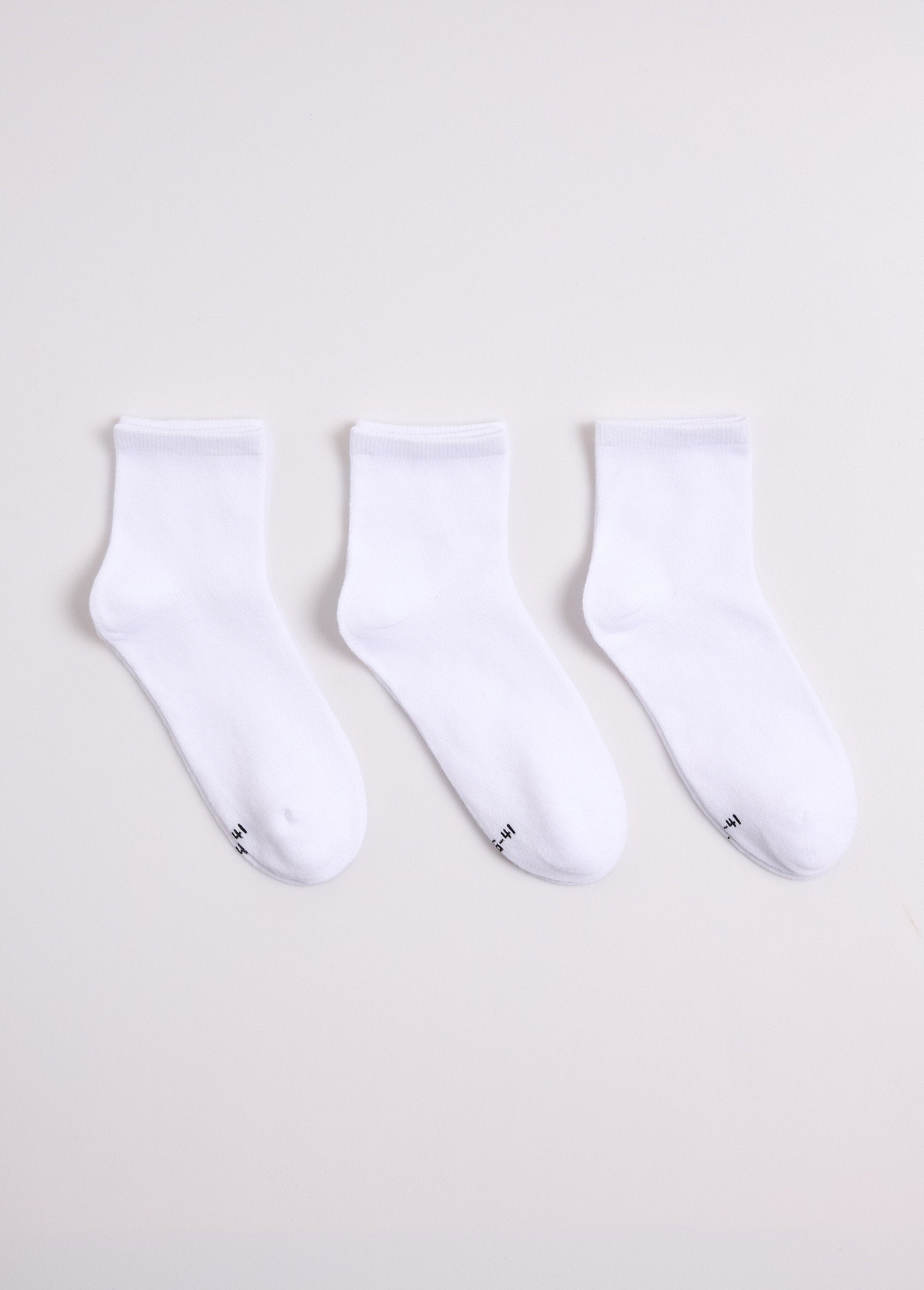 Low_socks_made_from_cotton_majority_White_DE1_slim