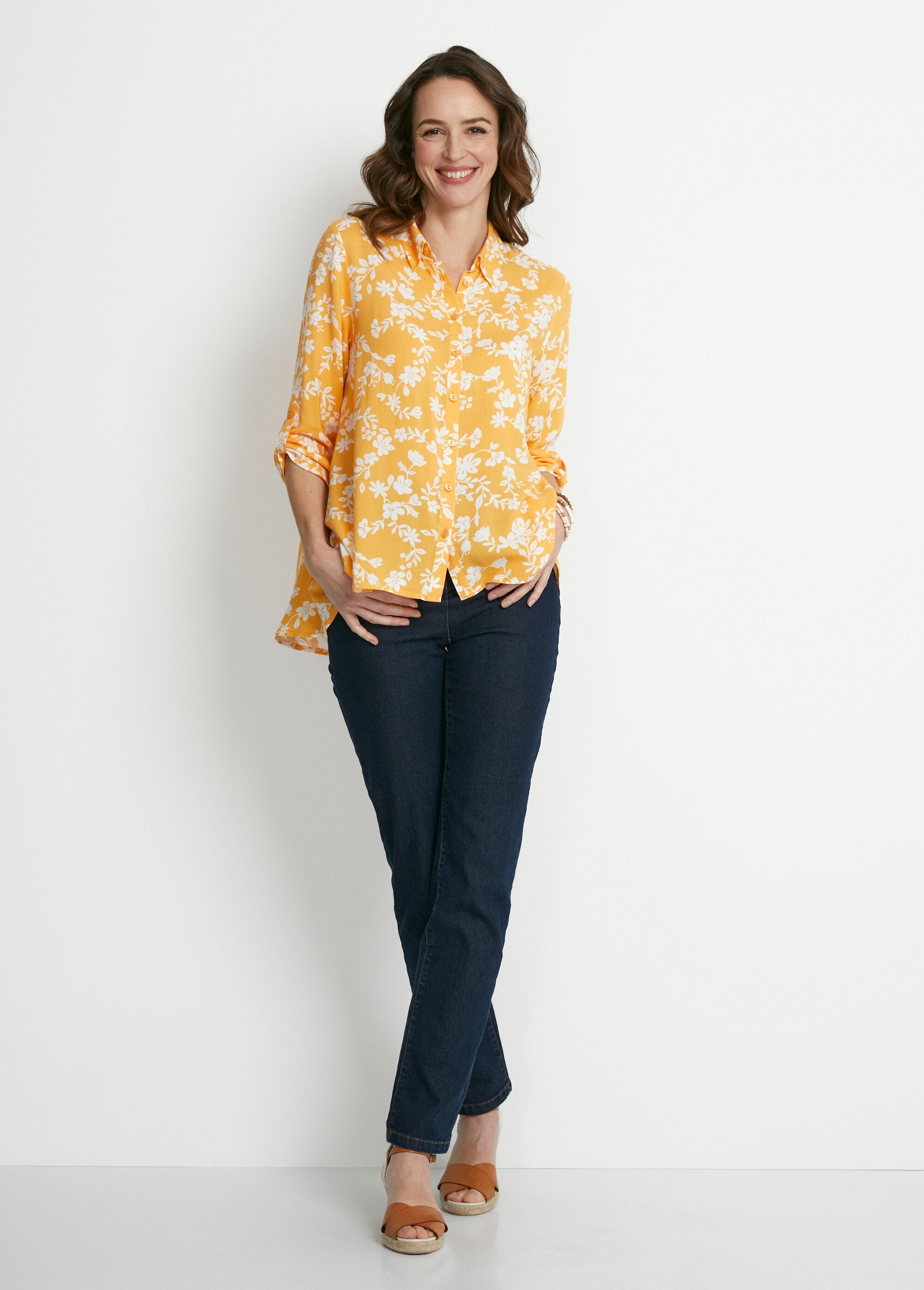 Printed_blouse_with_3/4_sleeves_and_longer_back_Yellow_and_white_SF1_slim