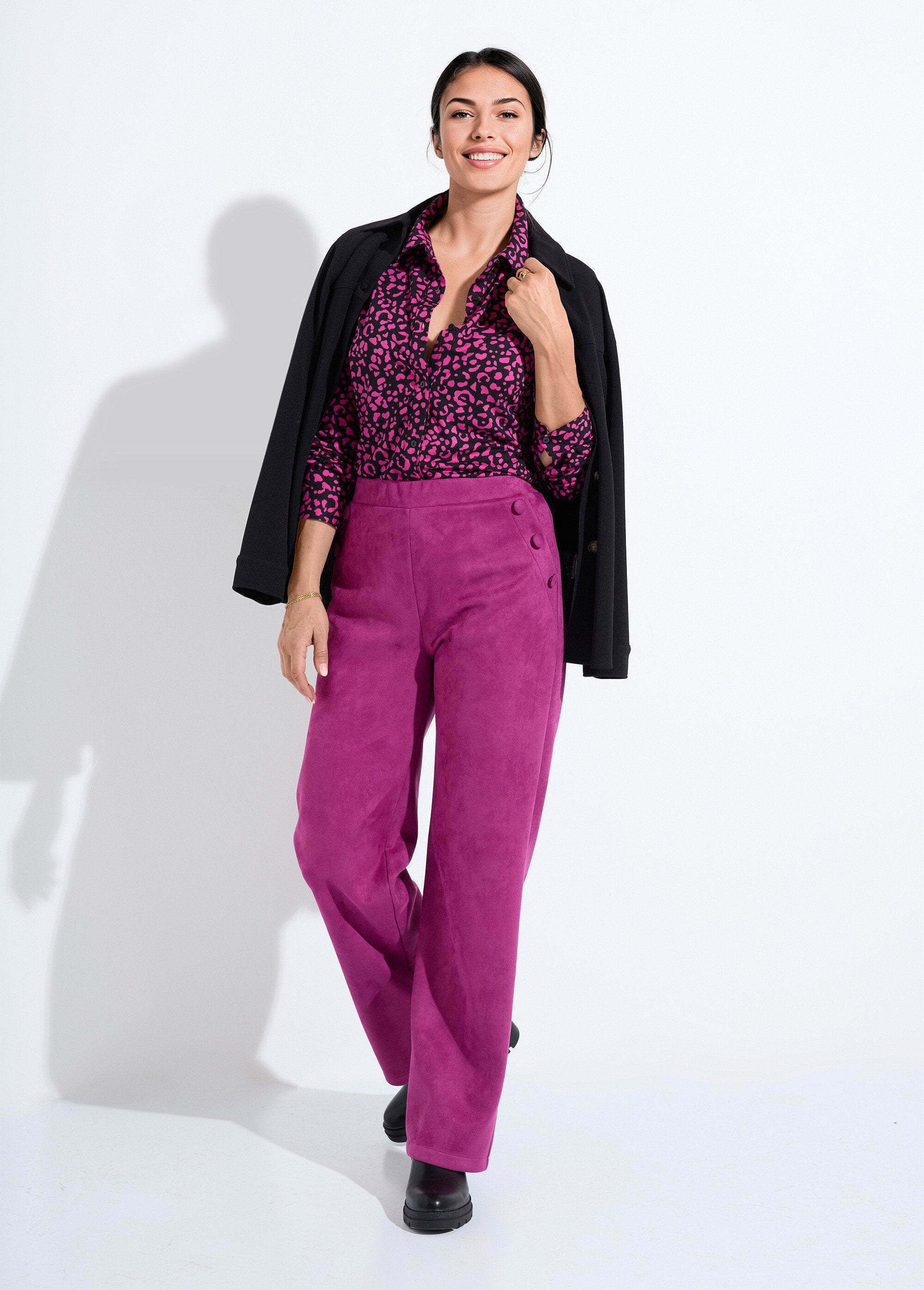 Warm_knit_blouse_with_animal_skin_print_Black_and_fuchsia_SF1_slim
