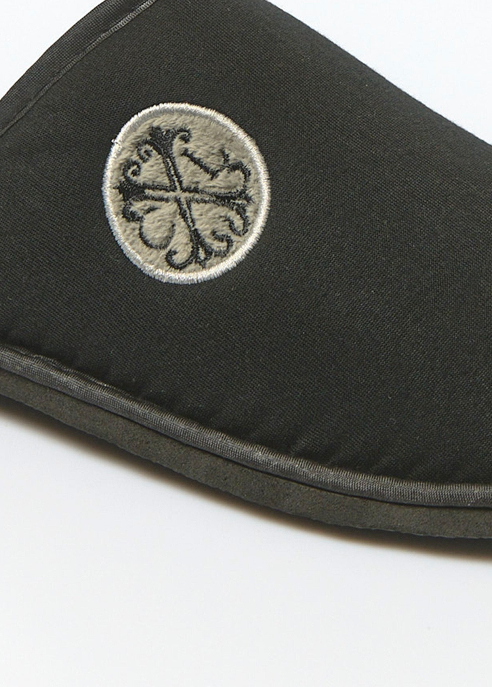 Chic_logo_mule_slippers_Black_DE1_slim