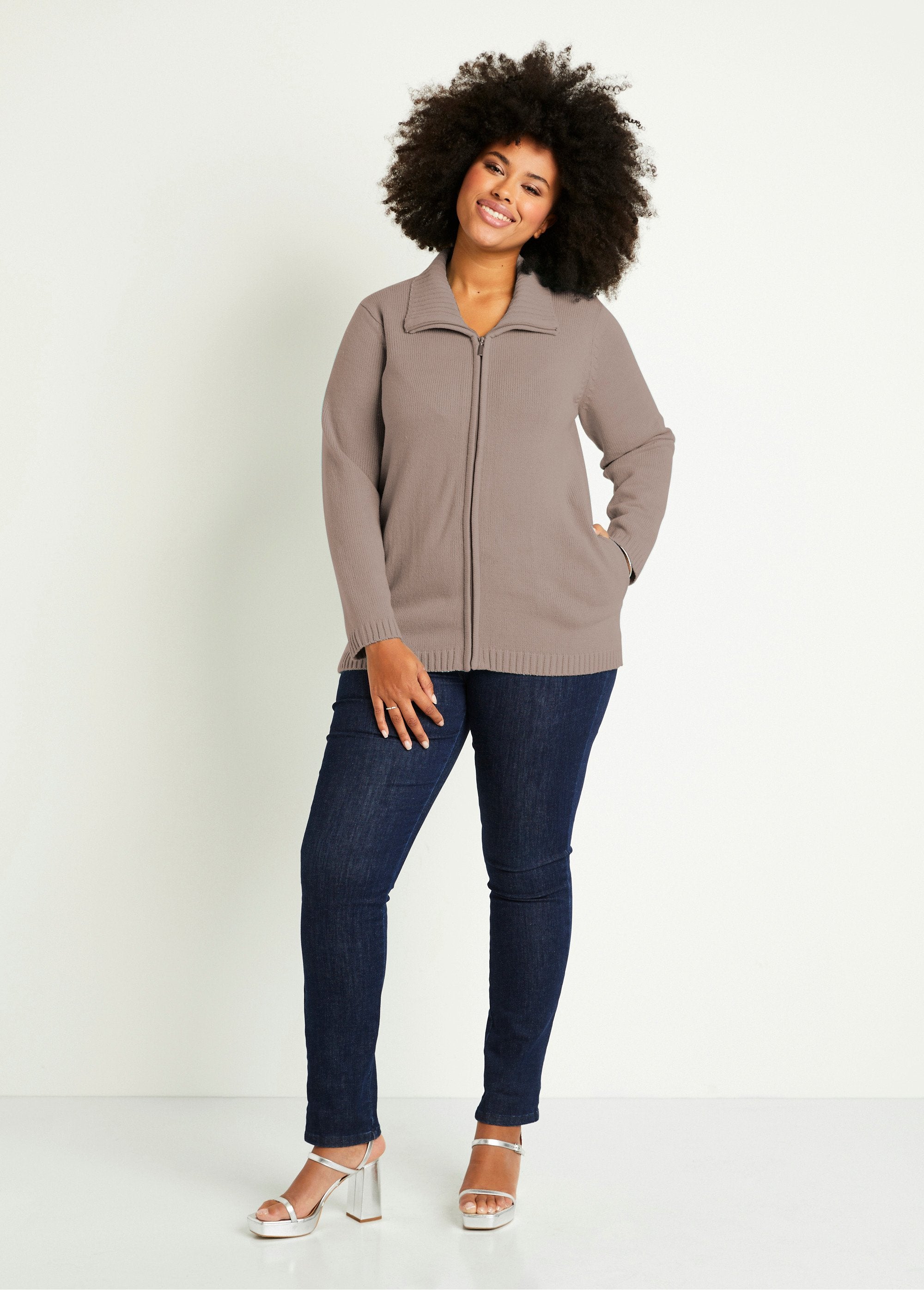 Long_plain_zipped_vest_with_high_collar_Mole_SF1_curvy