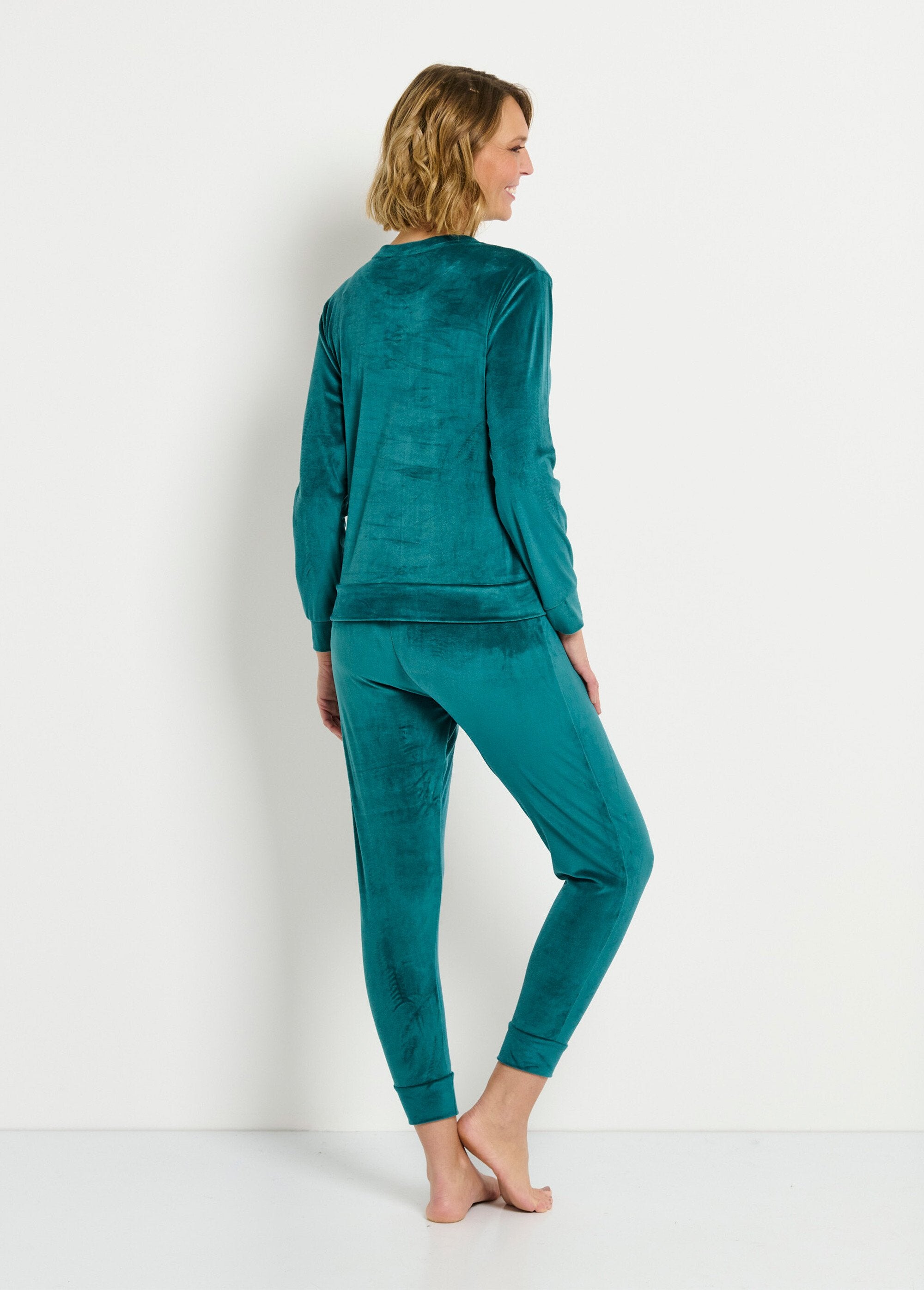 Warm_velvet_pajamas_Green_DO1_slim