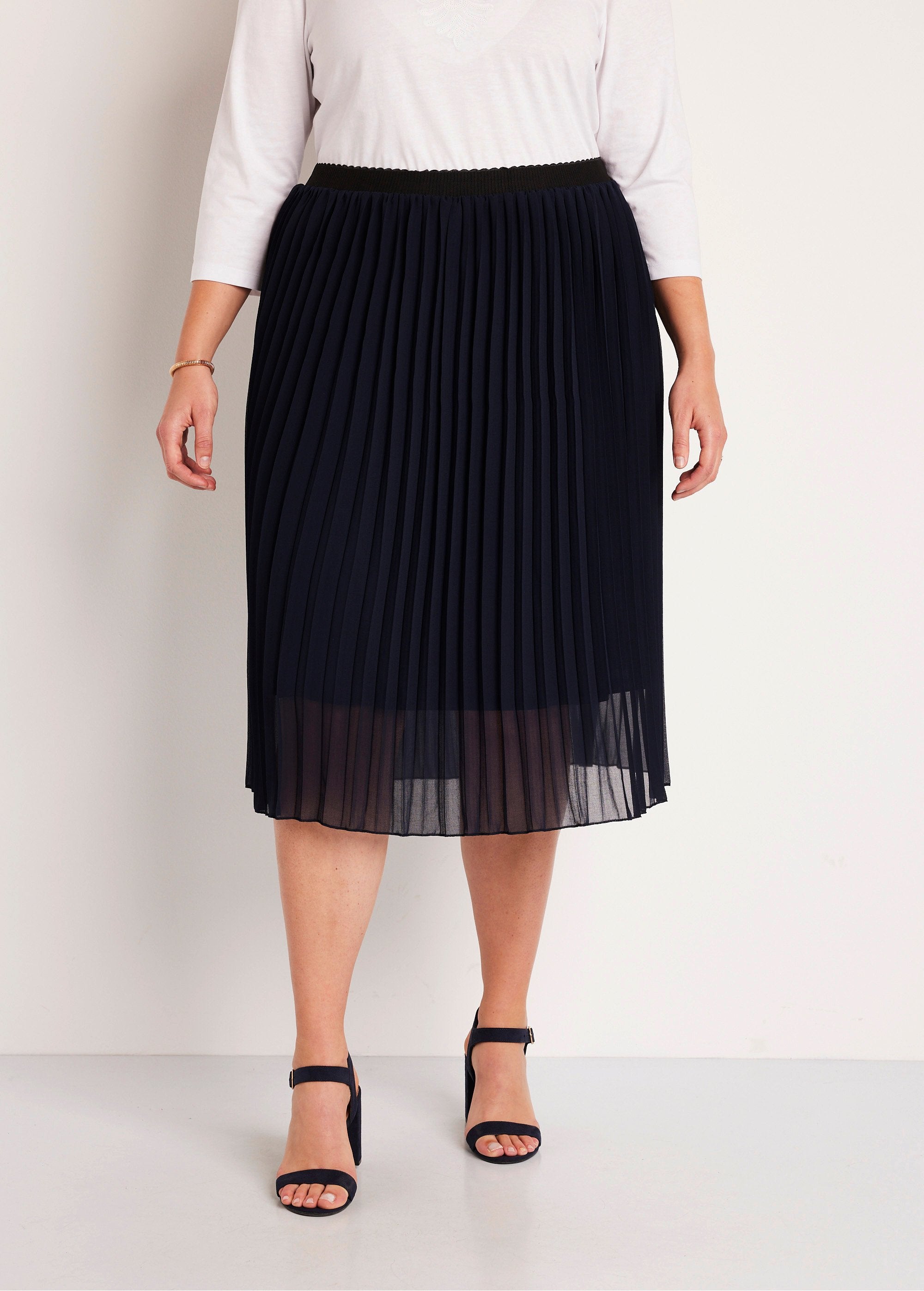 Long_plain_veil_pleated_skirt_Navy_blue_FA1_curvy