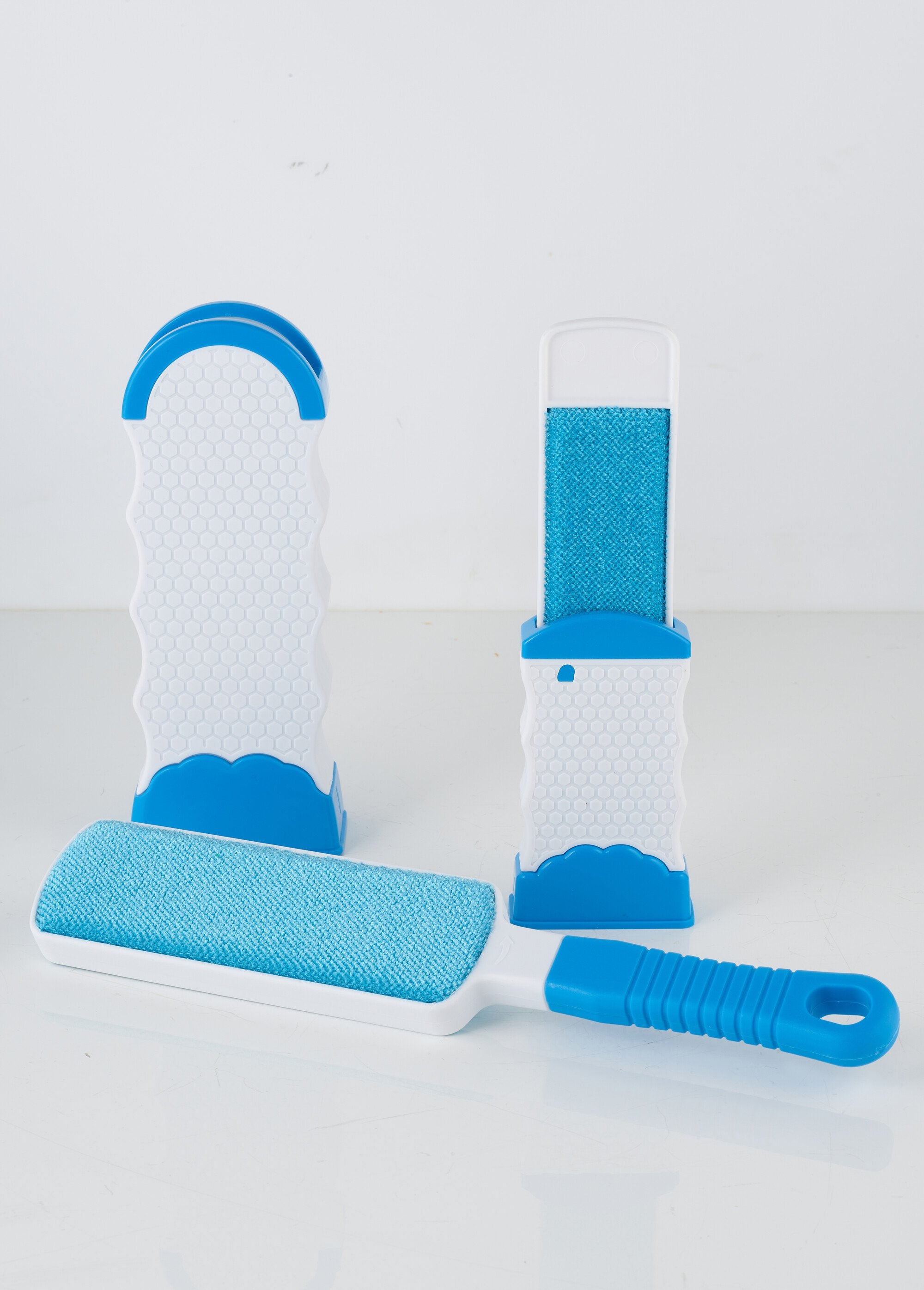 Self-cleaning_fabric_brushes_White_and_blue_lot2_DE1_slim