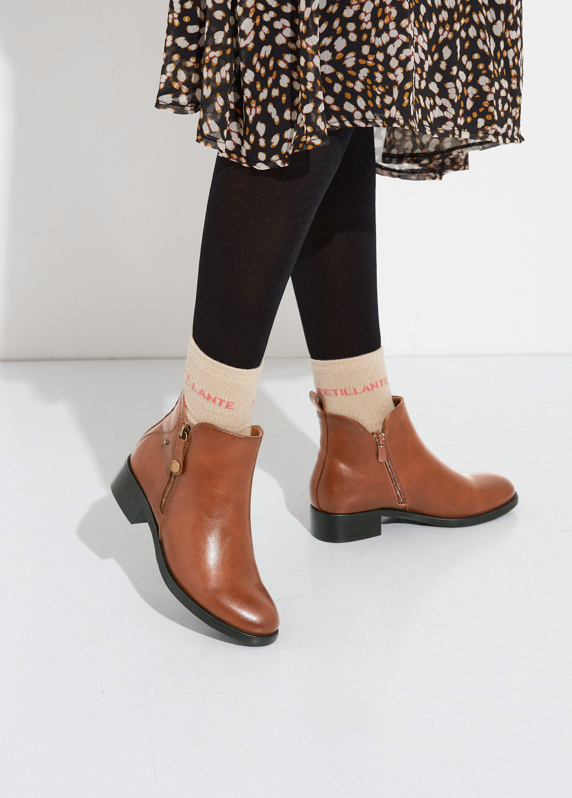 Low_boots_with_wide_heel_and_decorative_zip_camel_SF1_slim