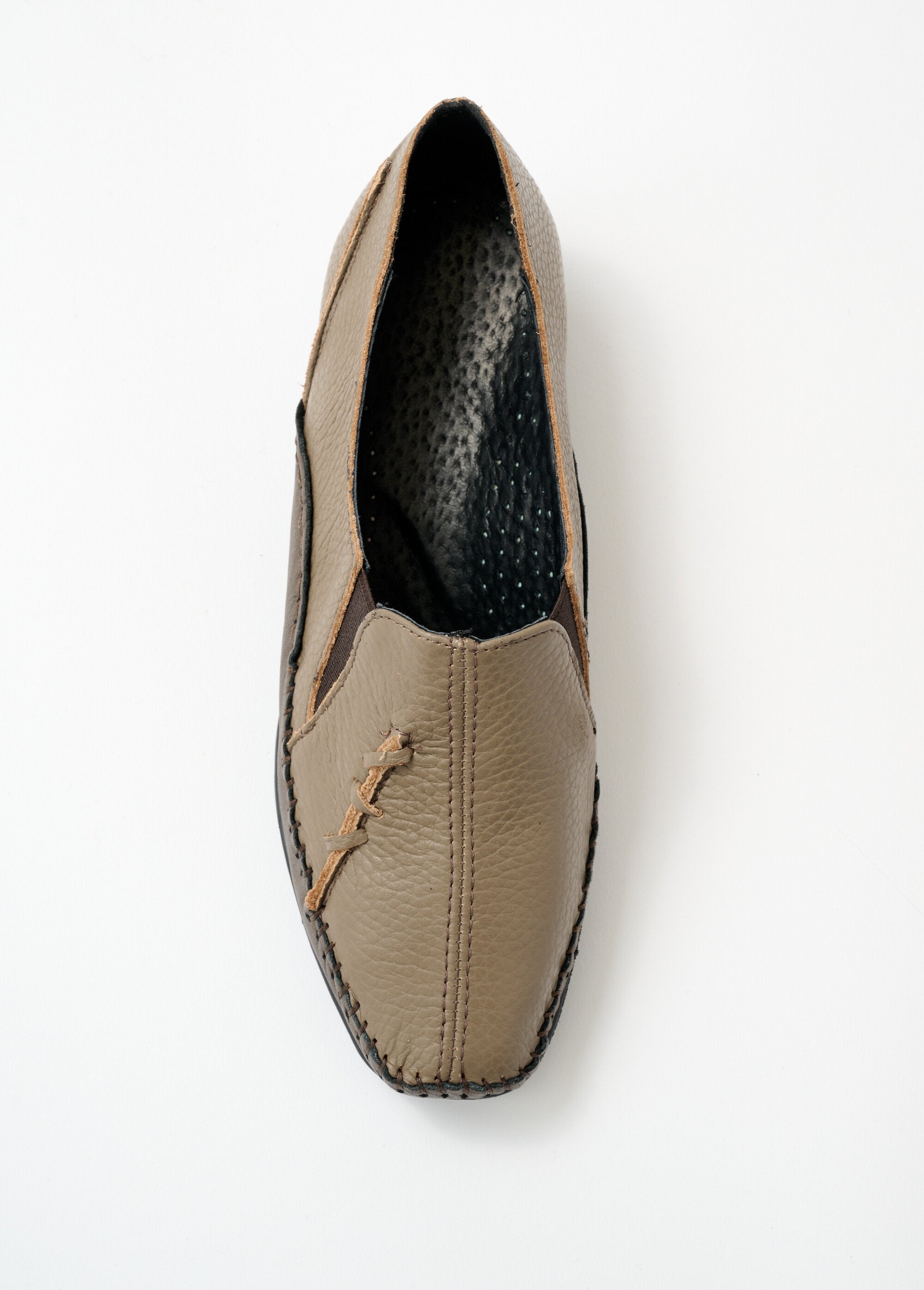 Leather_moccasins_with_visible_stitching_Mole_OV1_slim