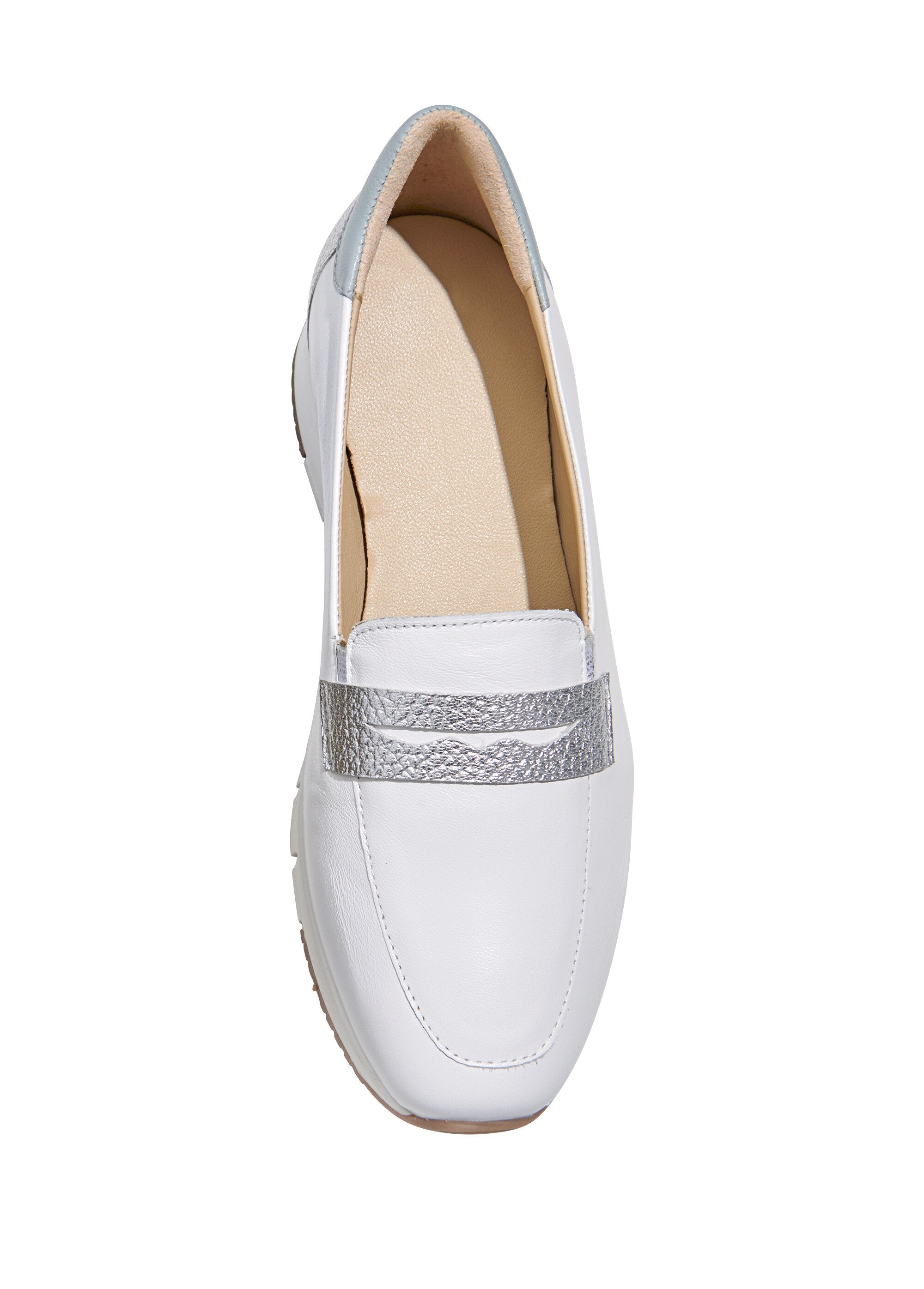 Comfort_width_leather_moccasin_White_and_silver_FA1_slim