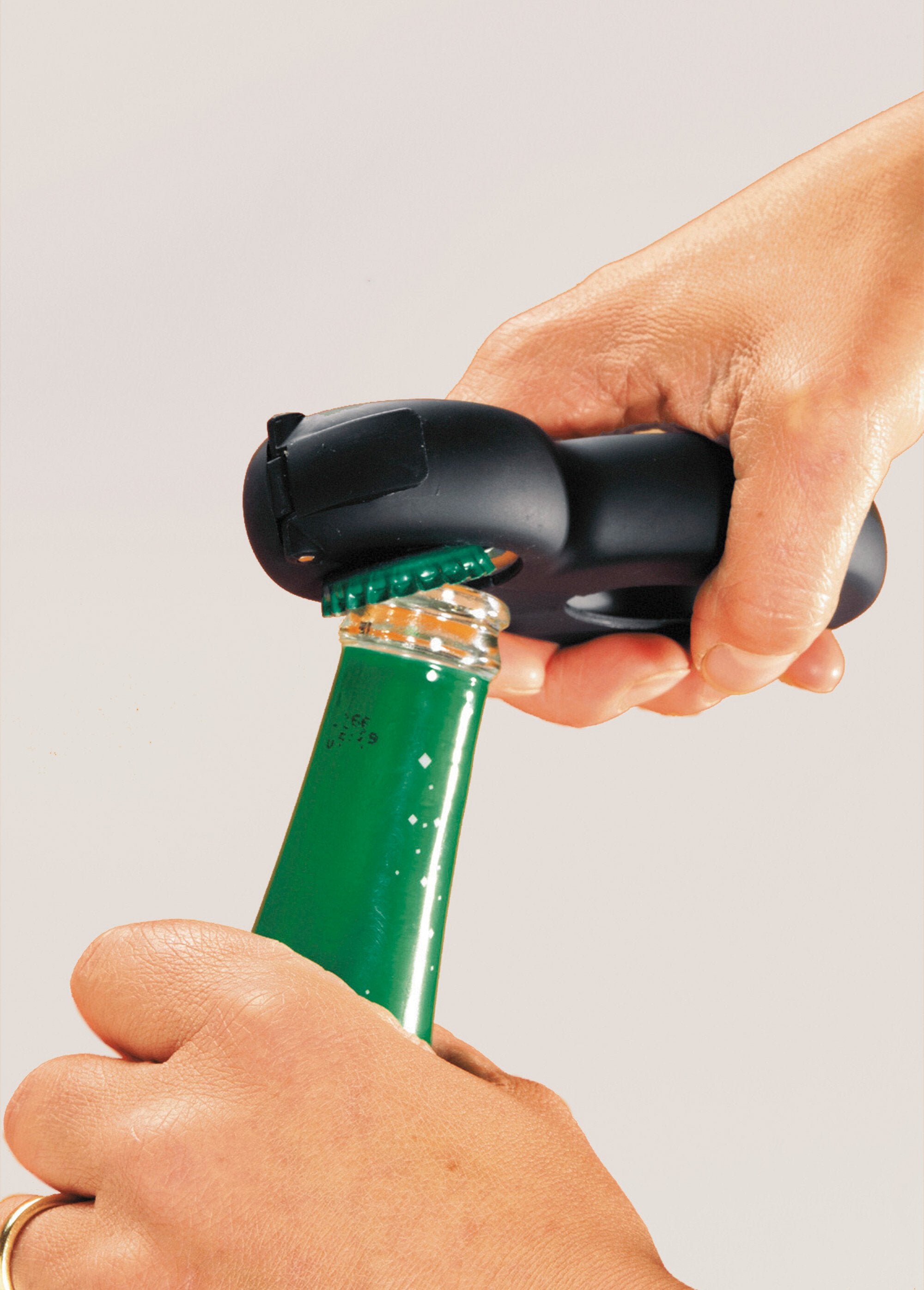 6-in-1_multi-function_opener_Black_DE1_slim