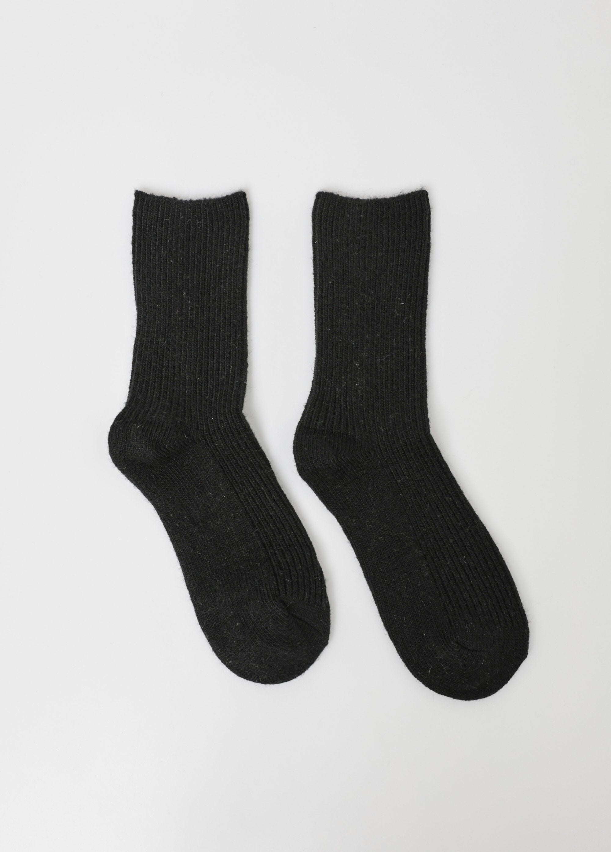 Pair_of_fine_ribbed_wool_socks_Black_FA1_slim