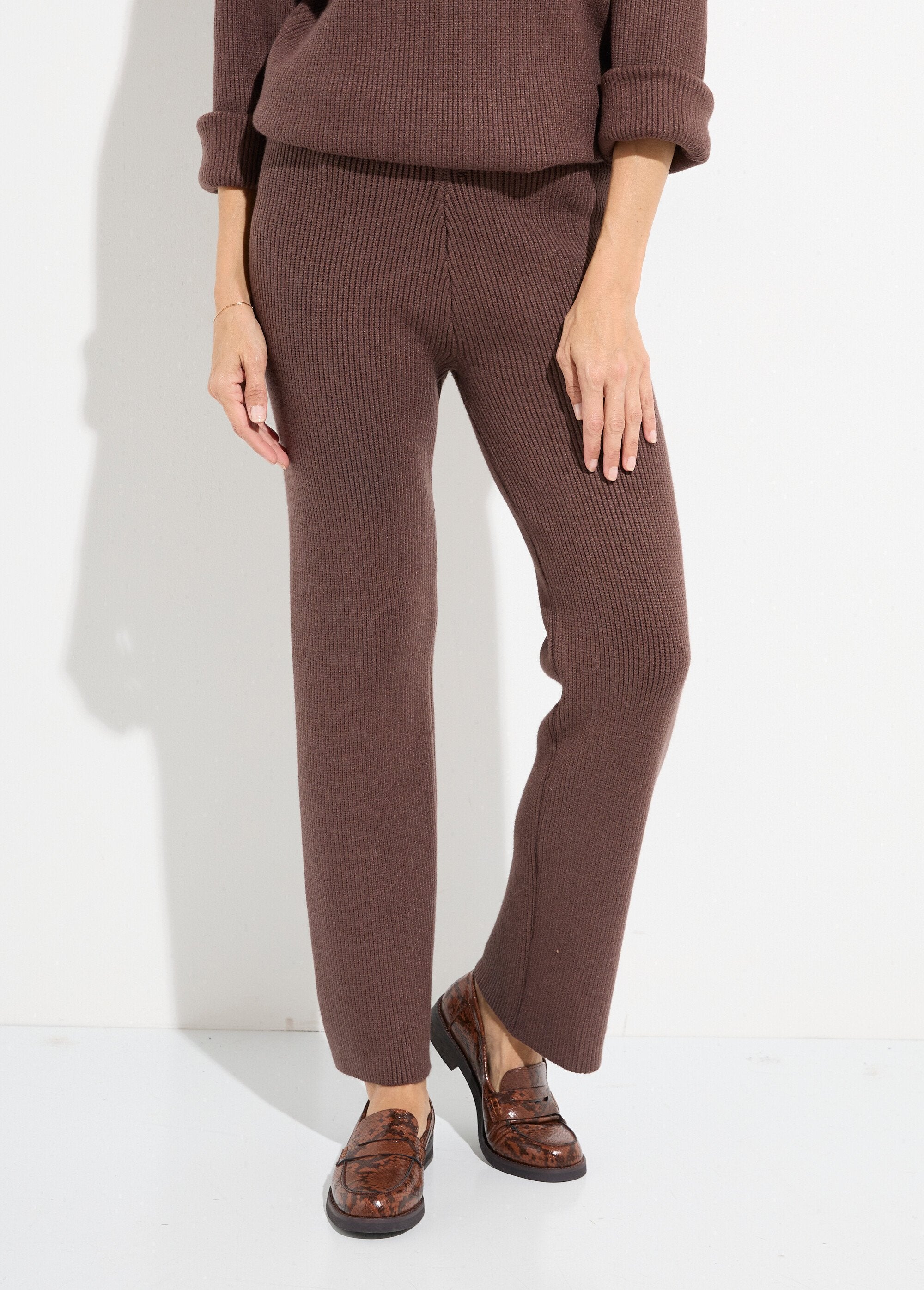 Ribbed_knit_comfort_pants_Chocolate_FA1_slim