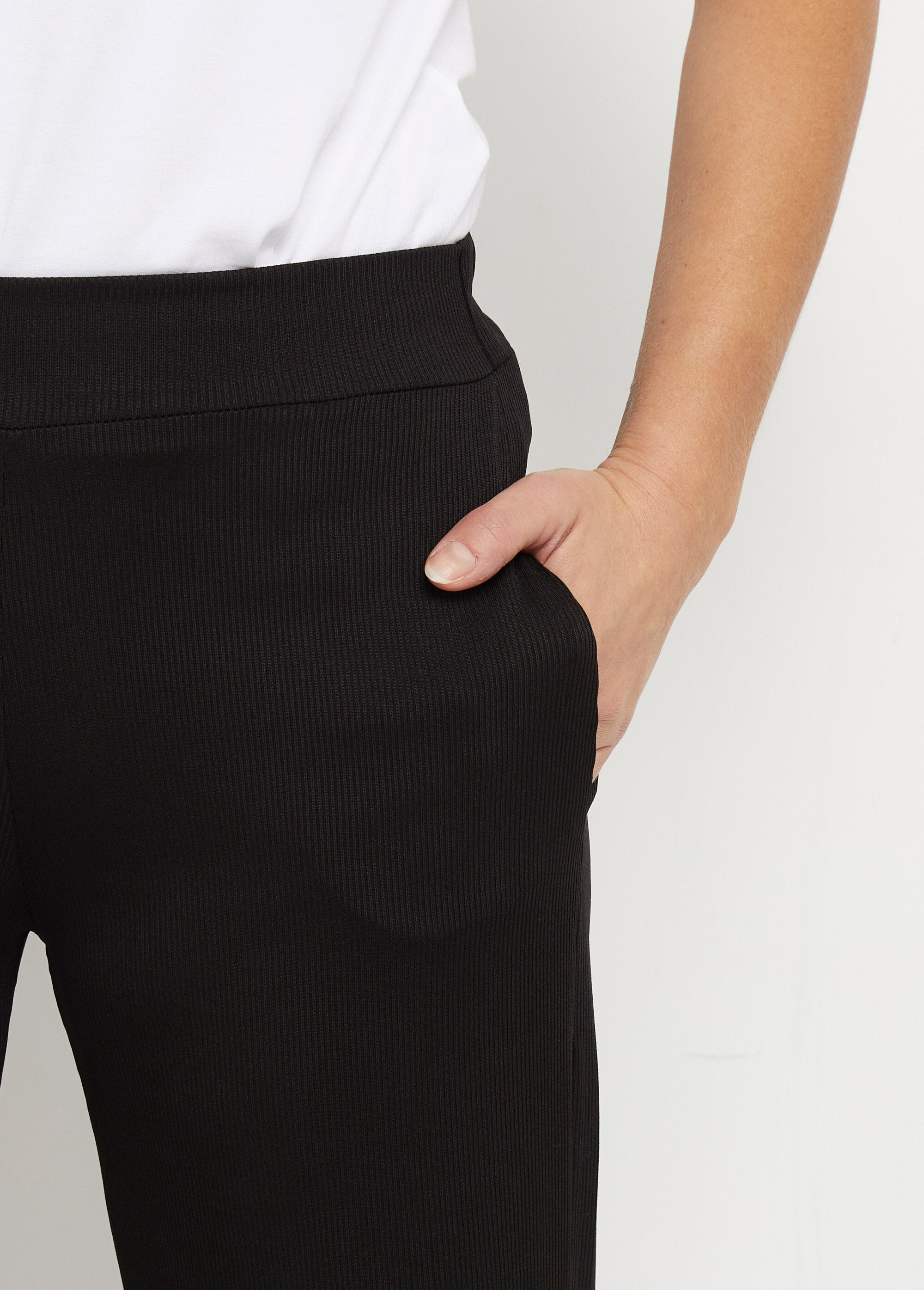 Essential_ribbed_jersey_wide-leg_trousers_Black_DE1_slim