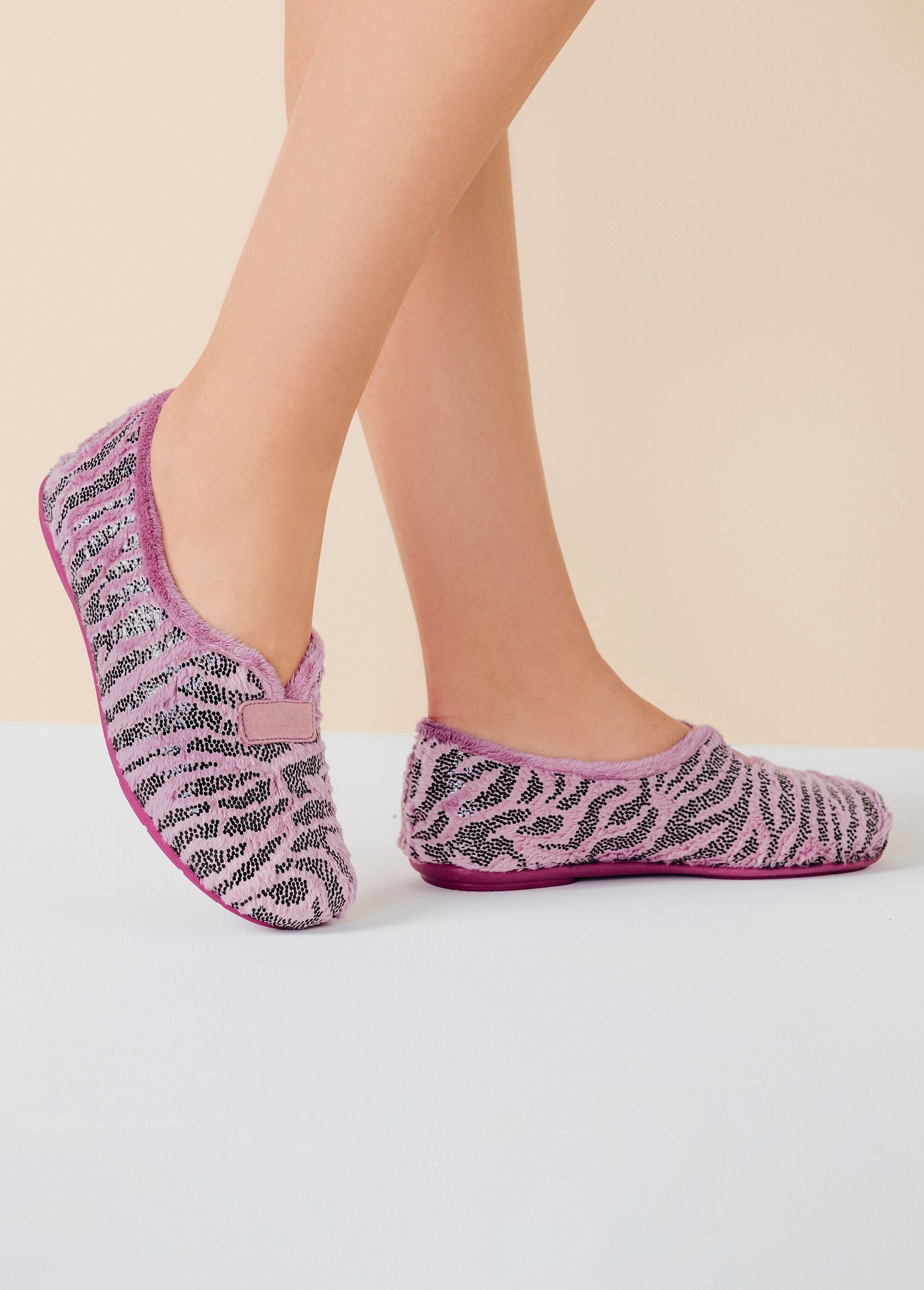 Comfort_width_slippers_in_plush_mesh_Pink_FA1_slim