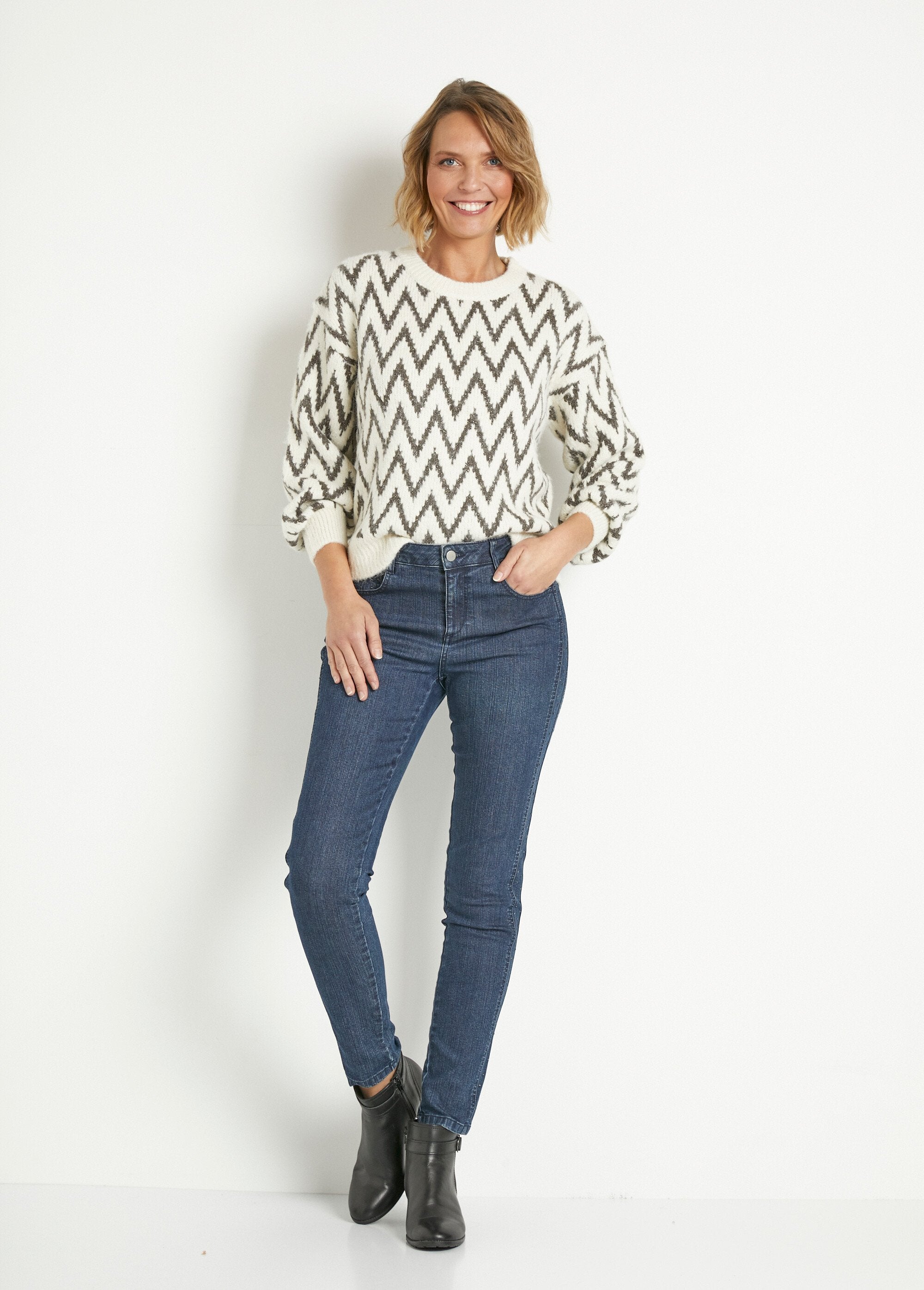 Warm_sweater_with_wool_and_metallic_pattern_Ecru_and_silver_SF1_slim