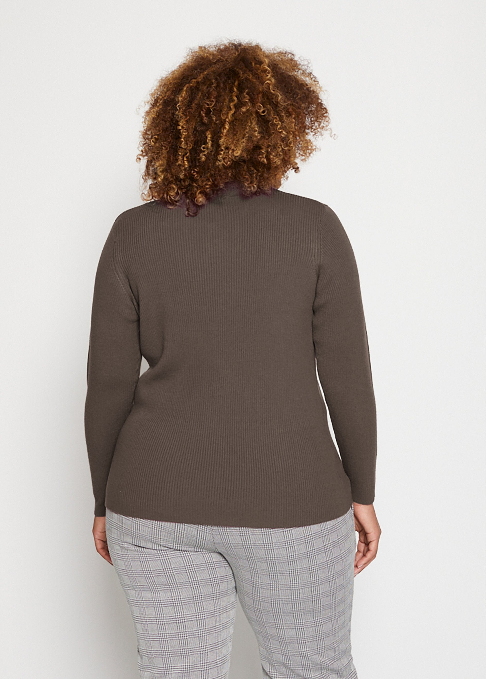 Pull_court_col_montant_maille_côtelée_Taupe_DO1_curvy