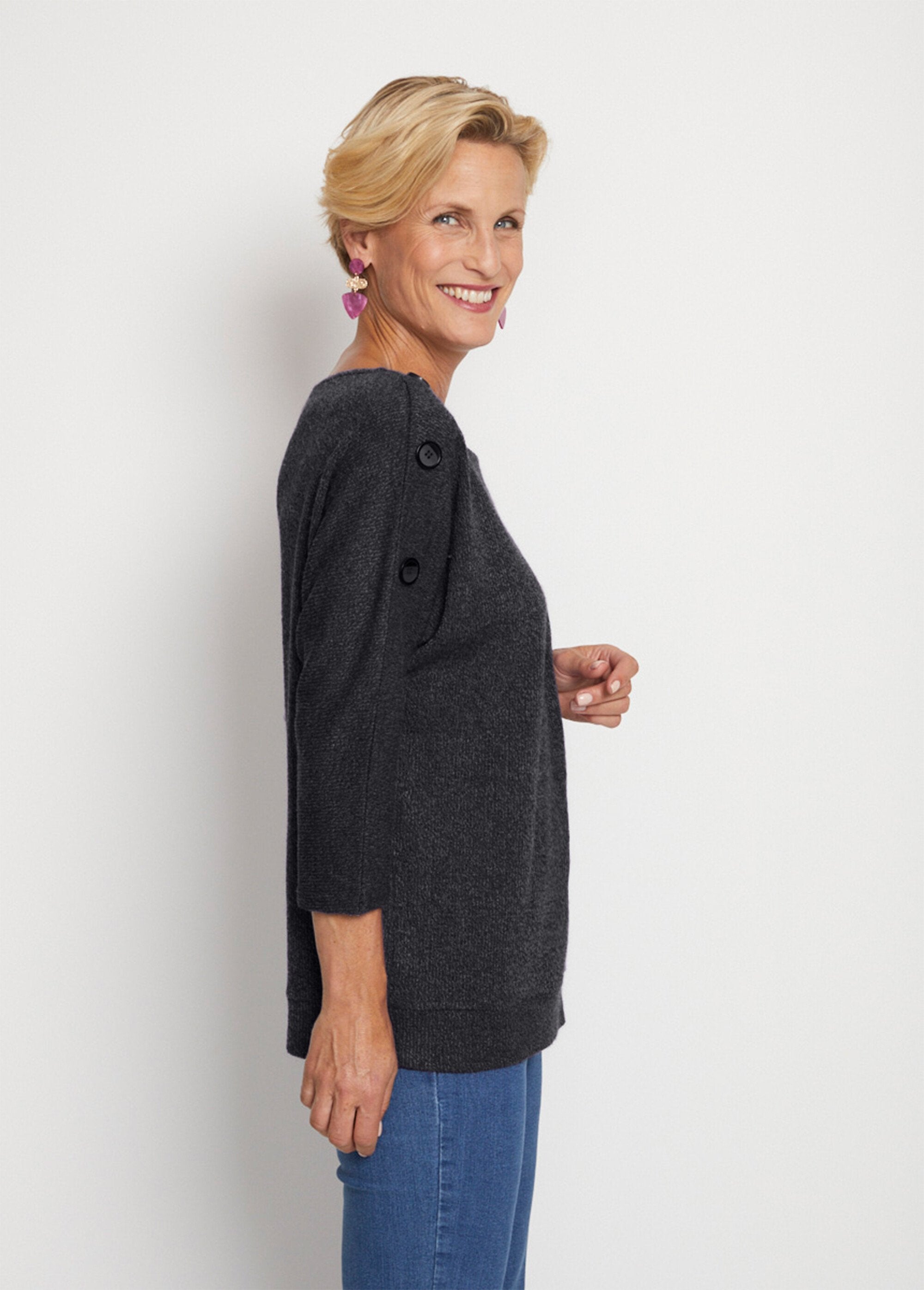 Ribbed_knit_box_volume_sweater_Black_DR1_slim