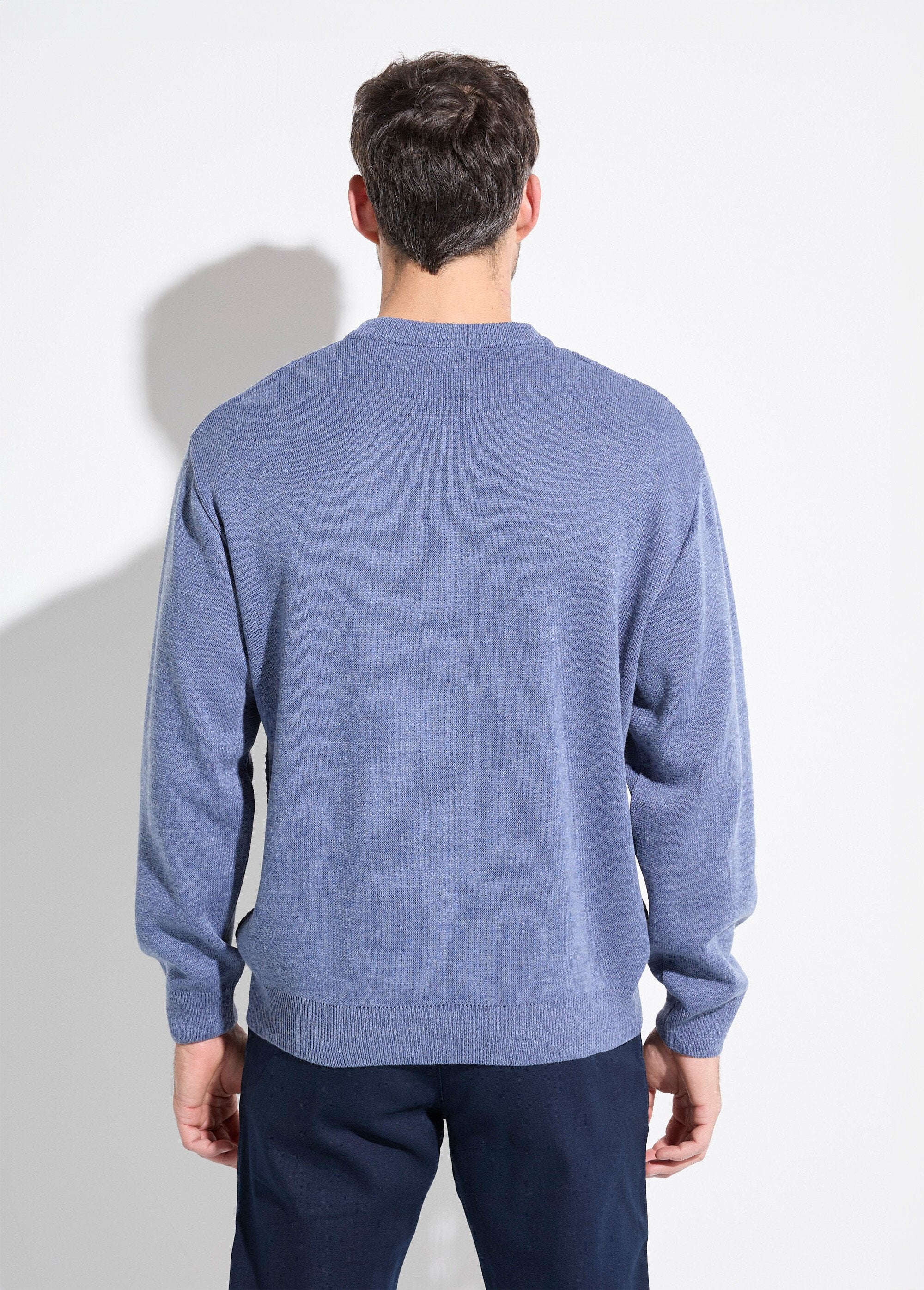 V-neck_sweater_with_fancy_knit_and_wool_Blue_DO1_slim