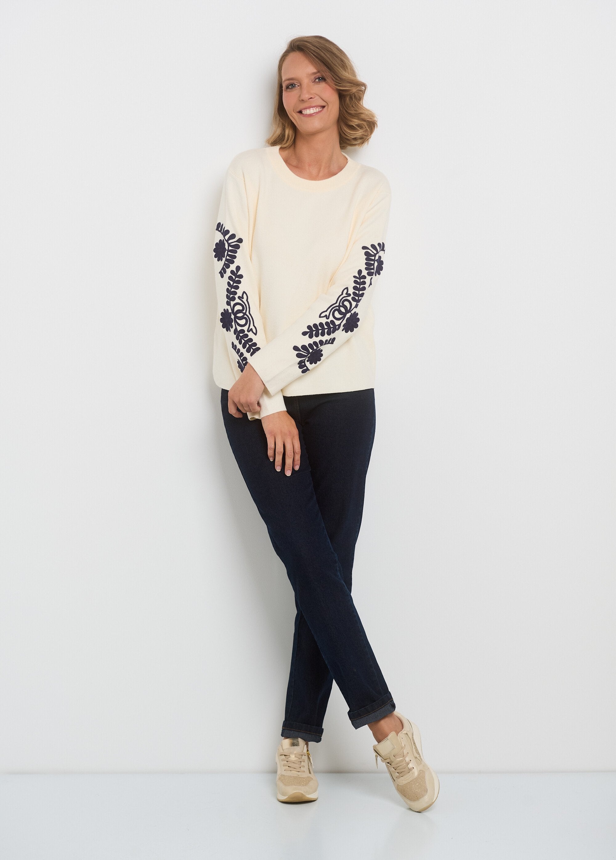 Sweater_sleeves_with_fancy_embroidery_Ecru_SF1_slim