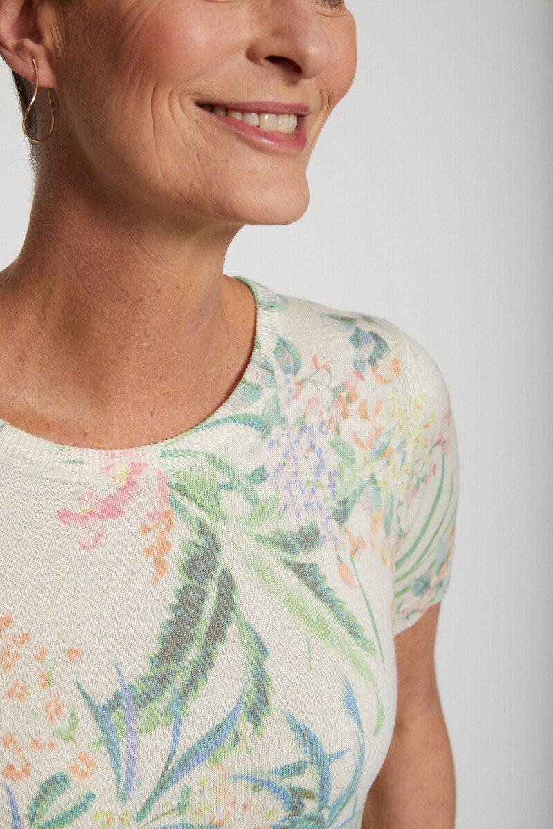 Floral_print_short_sleeve_sweater_Beige_and_green_DE1_slim