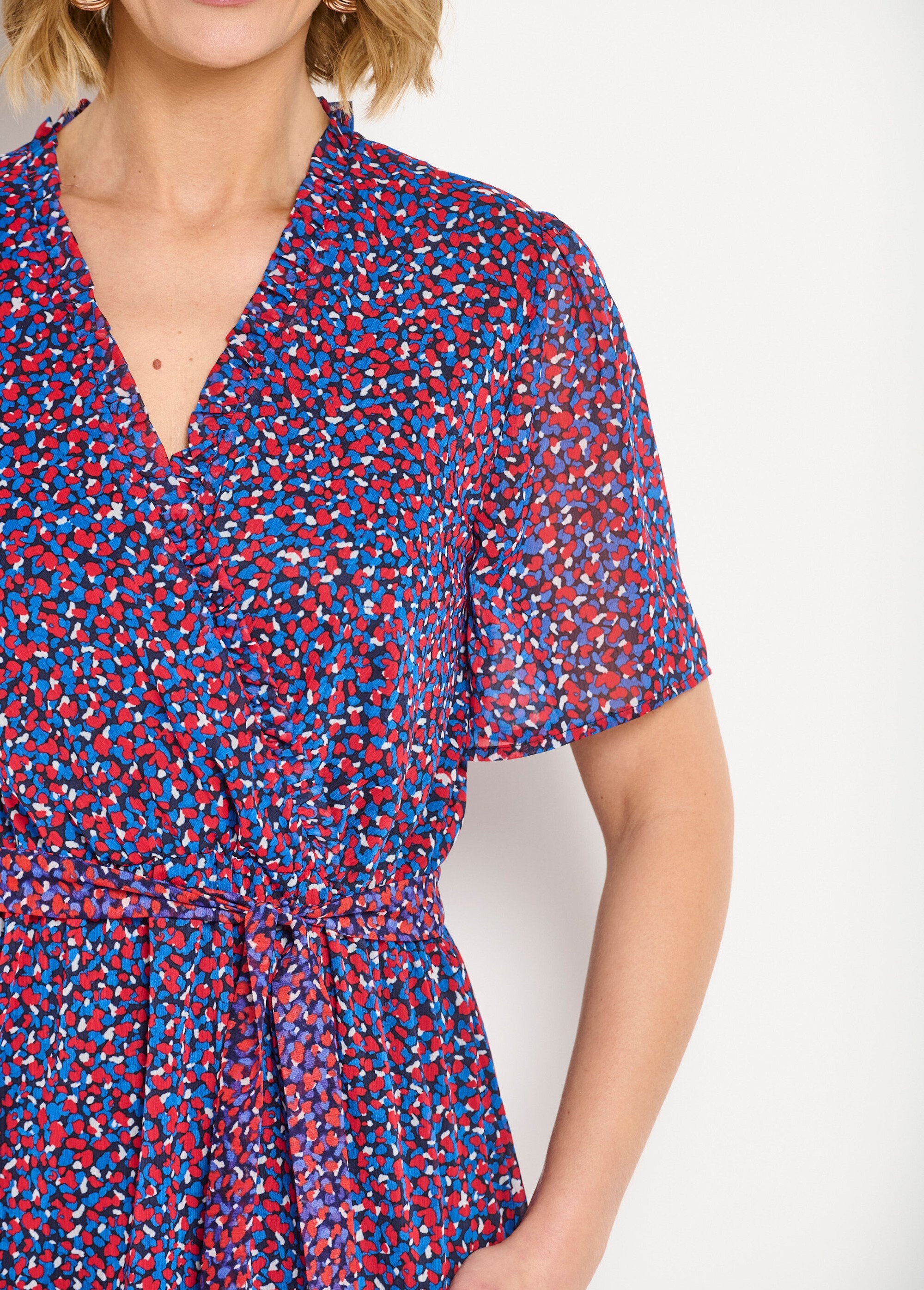 Ruffled_wrap_dress_with_graphic_print_voile_Navy_and_red_DE2_slim