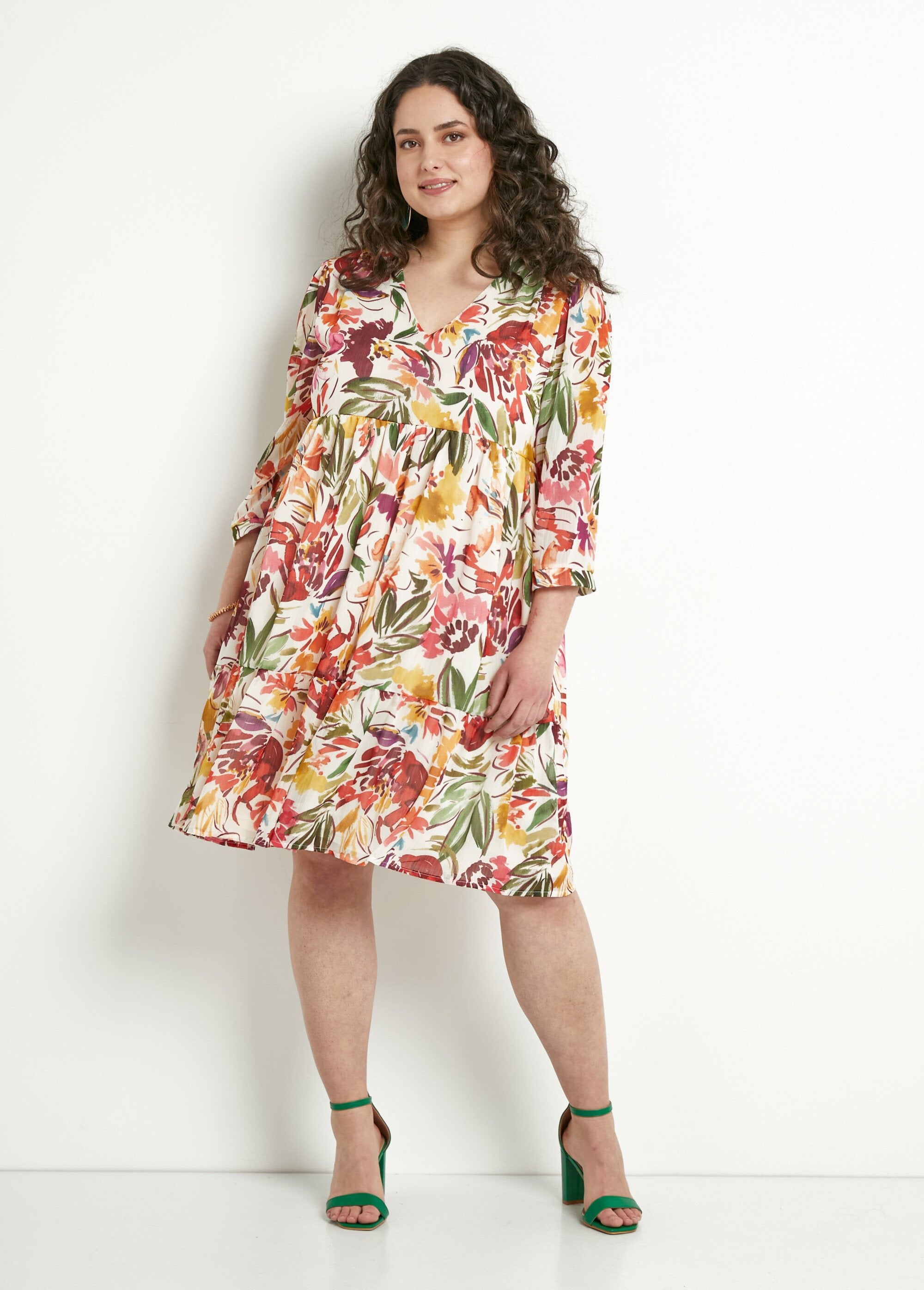 Short_ruffled_dress_with_V-neck_and_floral_veil_Multicolor_FA1_curvy