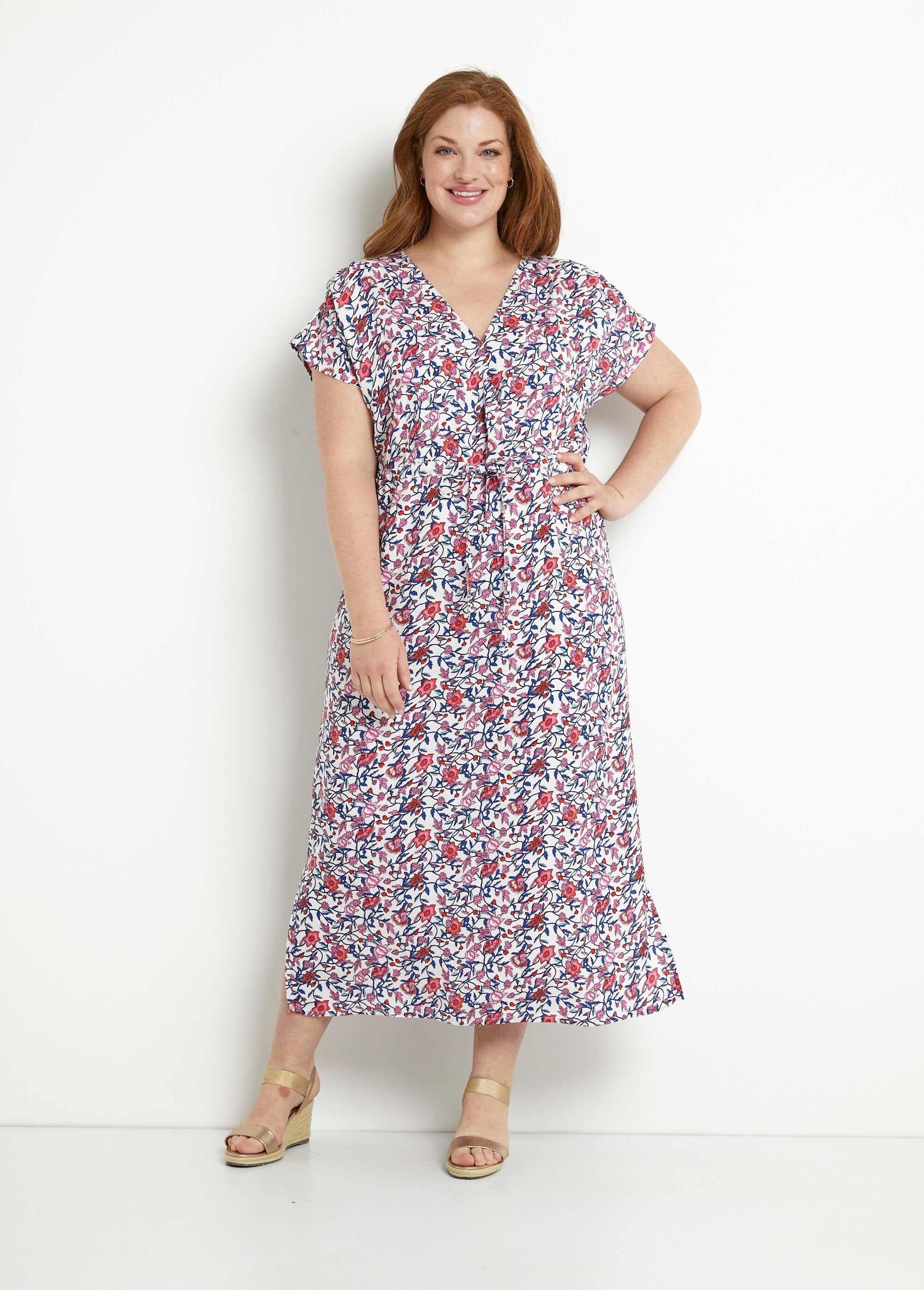 Long_floral_wrap_dress_with_short_sleeves_Blue_and_pink_FA1_curvy