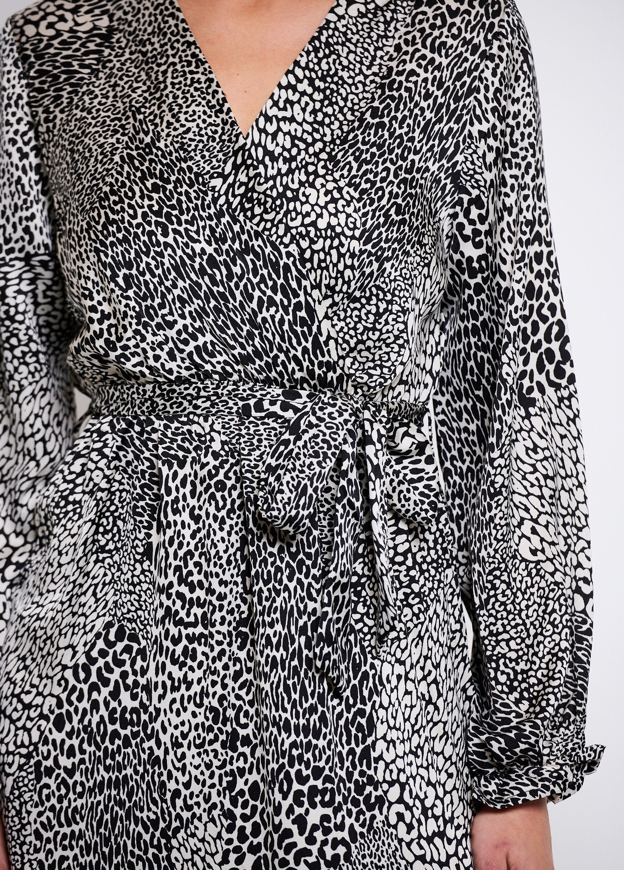 Long_satin_dress_with_animal_print_Black_and_white_DE1_slim