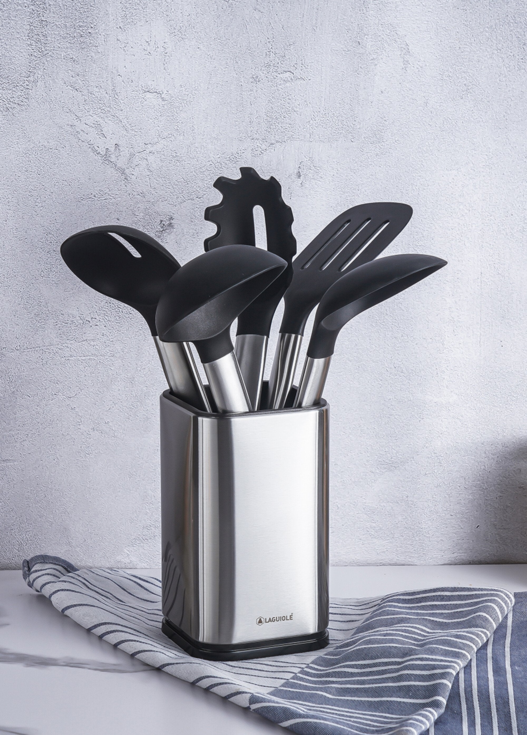 Set_of_5_kitchen_utensils,_Harmony_Silver_and_black_FA2_slim