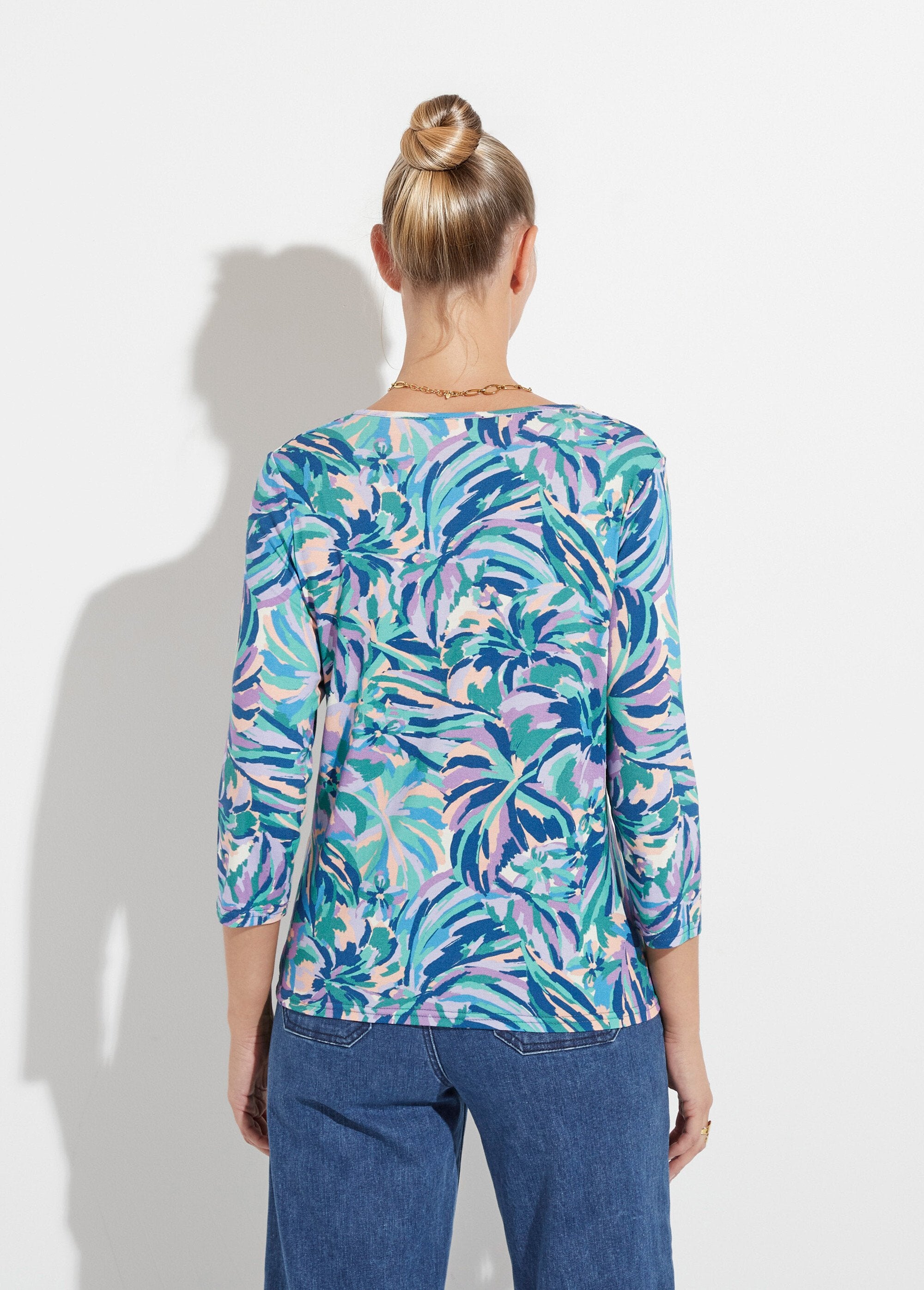 Round_neck_t-shirt_with_3/4_sleeves_Blue_print_DO1_slim