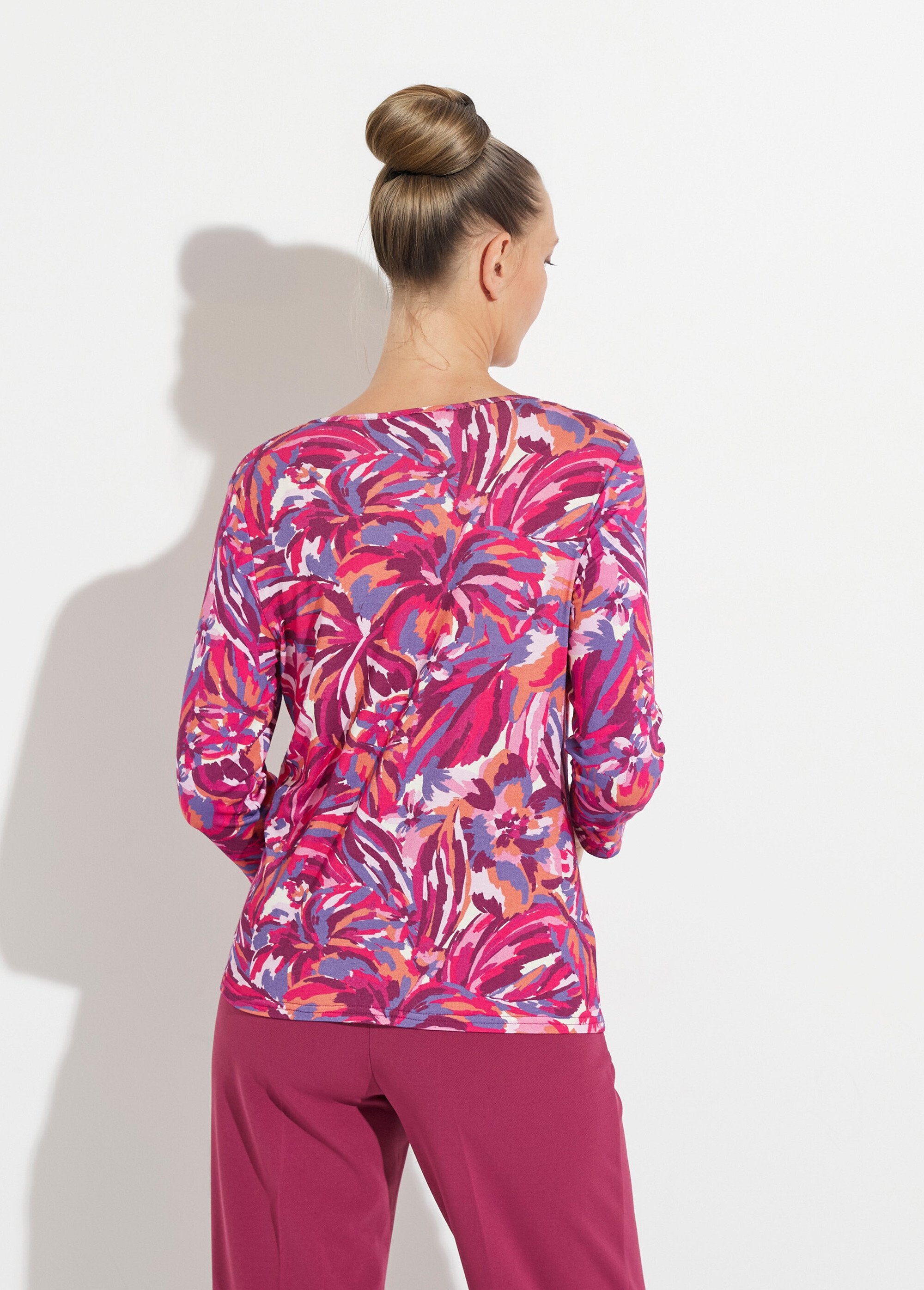 Round_neck_t-shirt_with_3/4_sleeves_Fuchsia_print_DO1_slim