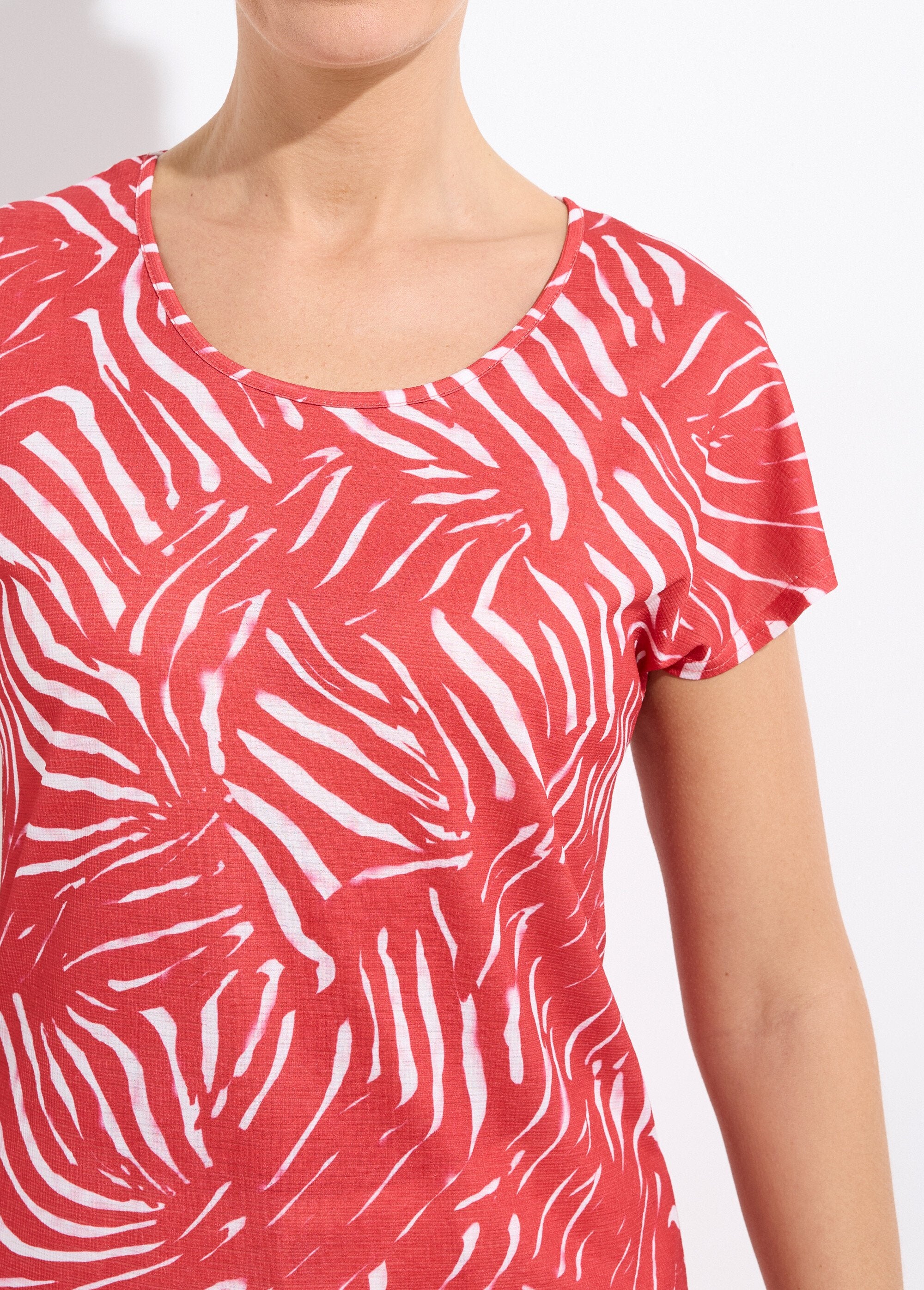 short-sleeved_round_neck_printed_T-shirt_Red_DE1_slim