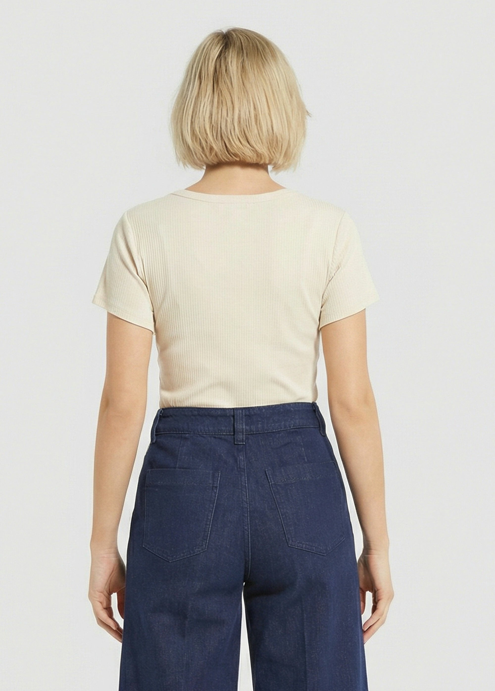 Ribbed_jersey_V-neck_T-shirt,_Essential_Ecru_DO1_slim