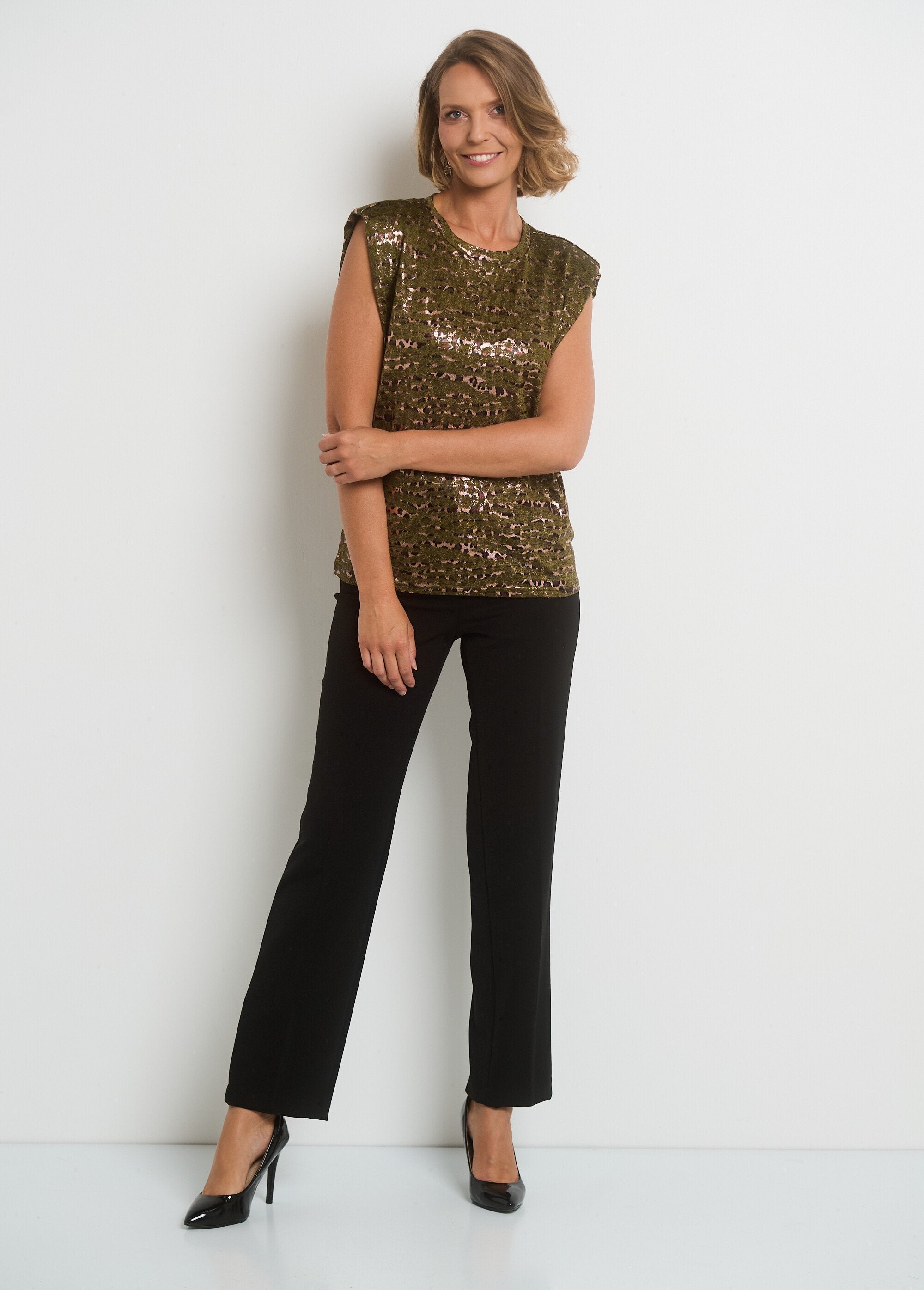 Sleeveless_animal_print_t-shirt_Khaki_prints_SF1_slim