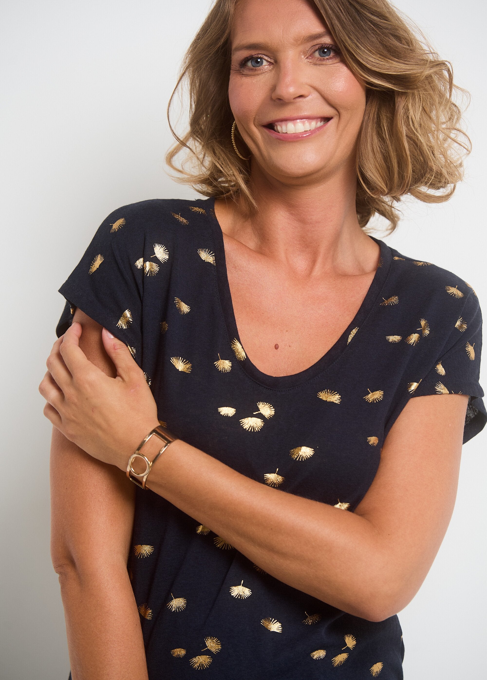 Short-sleeved_metallic_pattern_T-shirt_Marine_DE1_slim