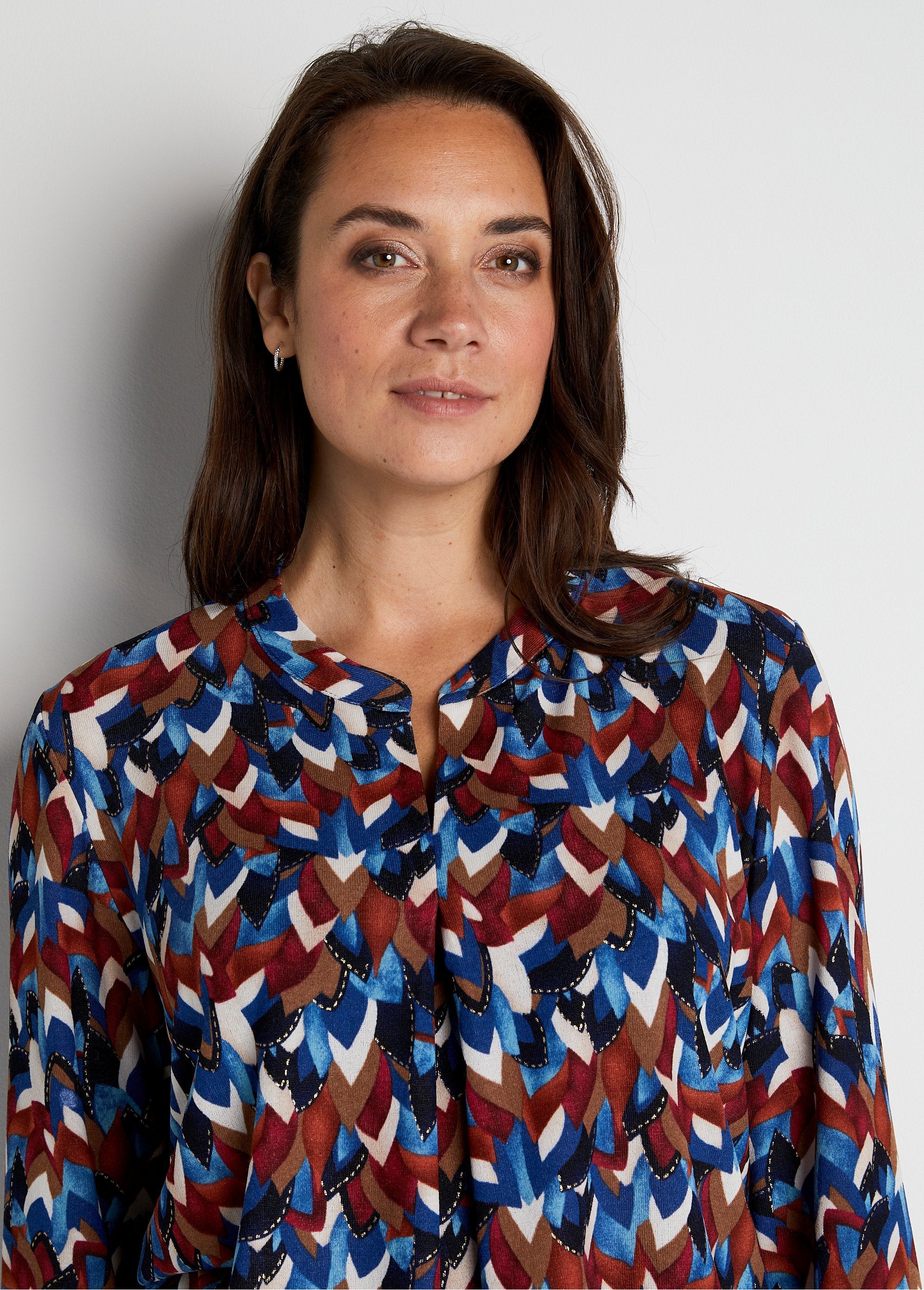 Long,_loose-fitting_T-shirt_with_shiny_details_Blue_print_DE1_curvy