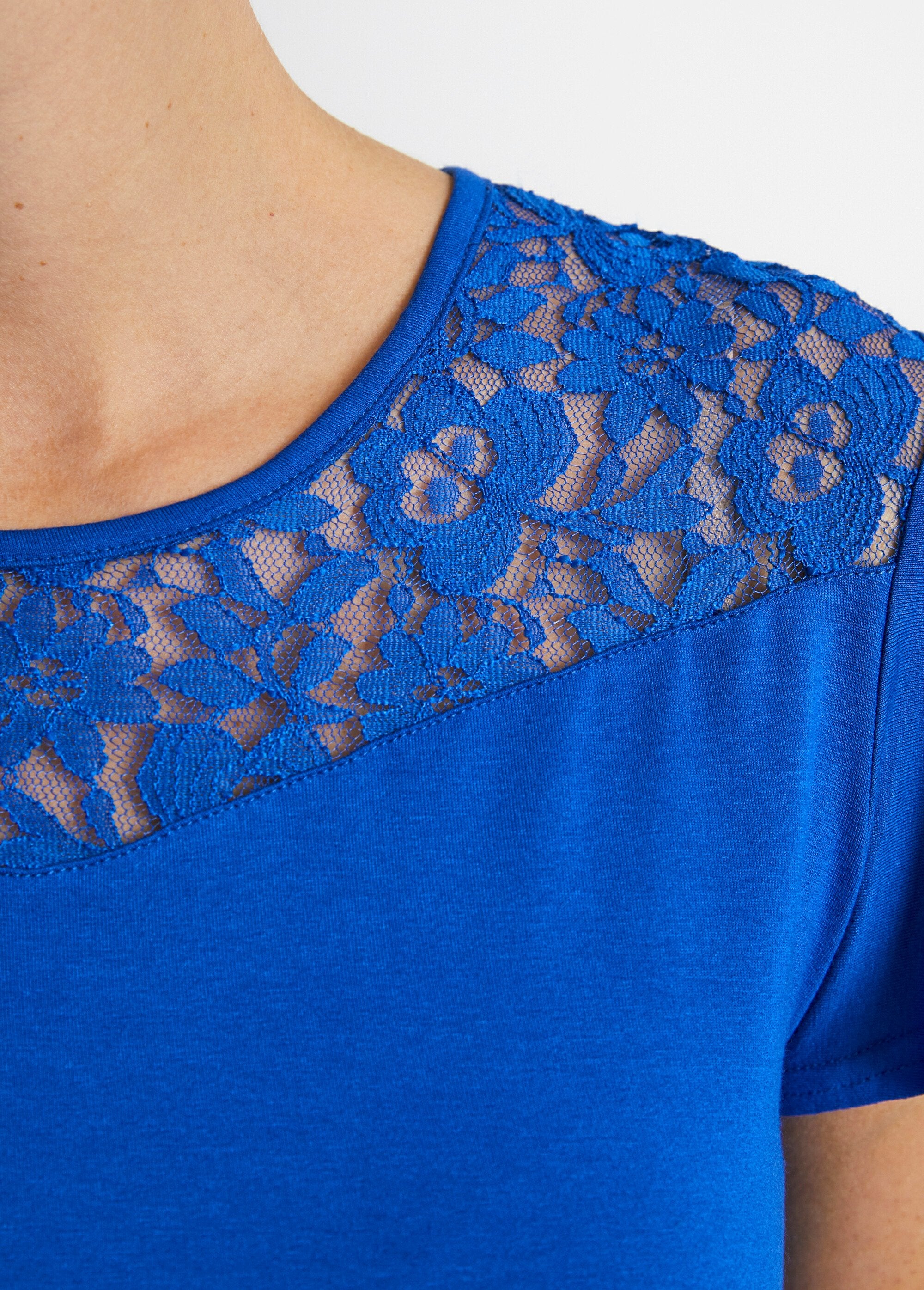 Short-sleeved_lace_T-shirt_Blue_DE3_slim