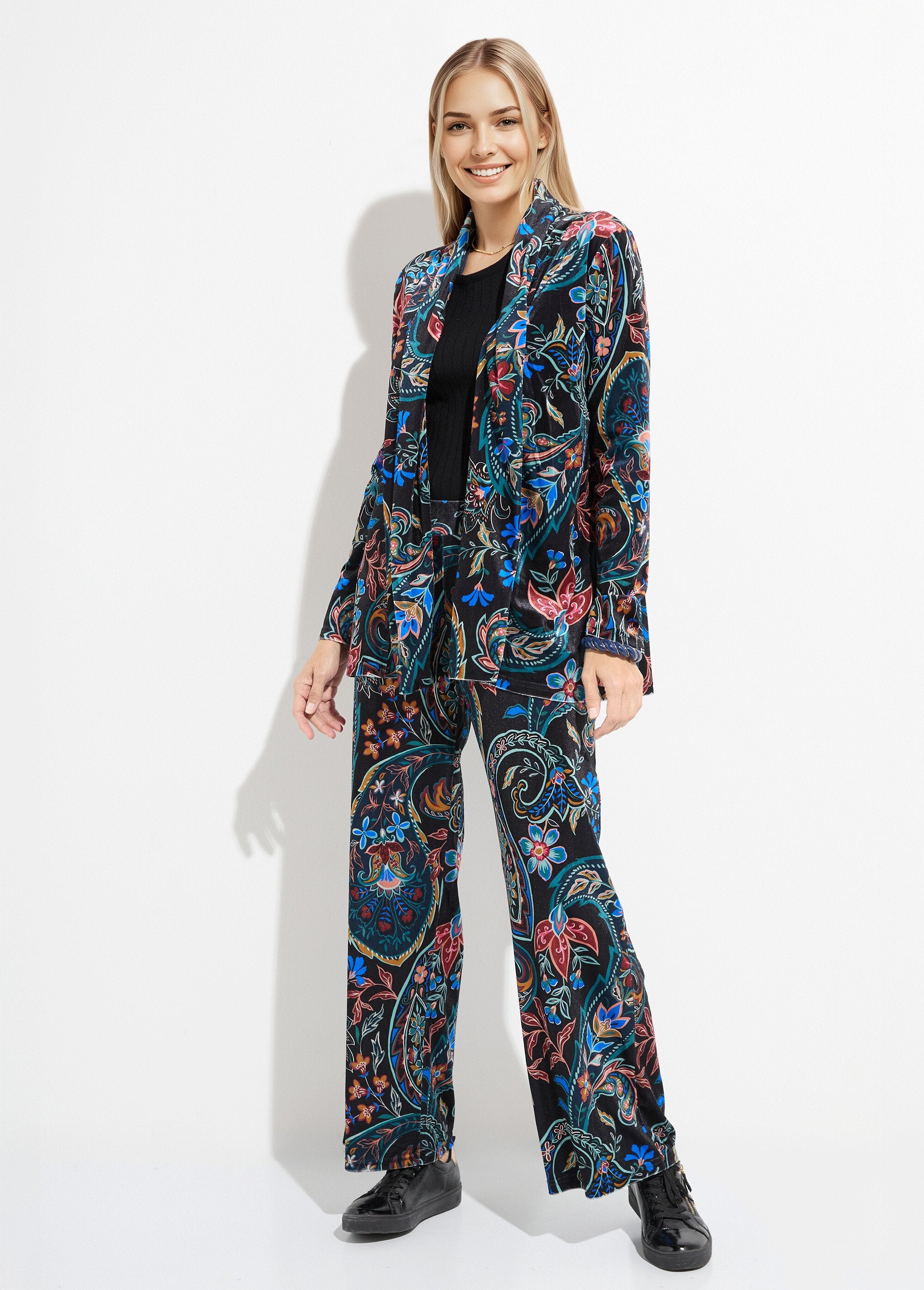 Velvet_jacket,_cashmere_print_Black_prints_SF1_slim