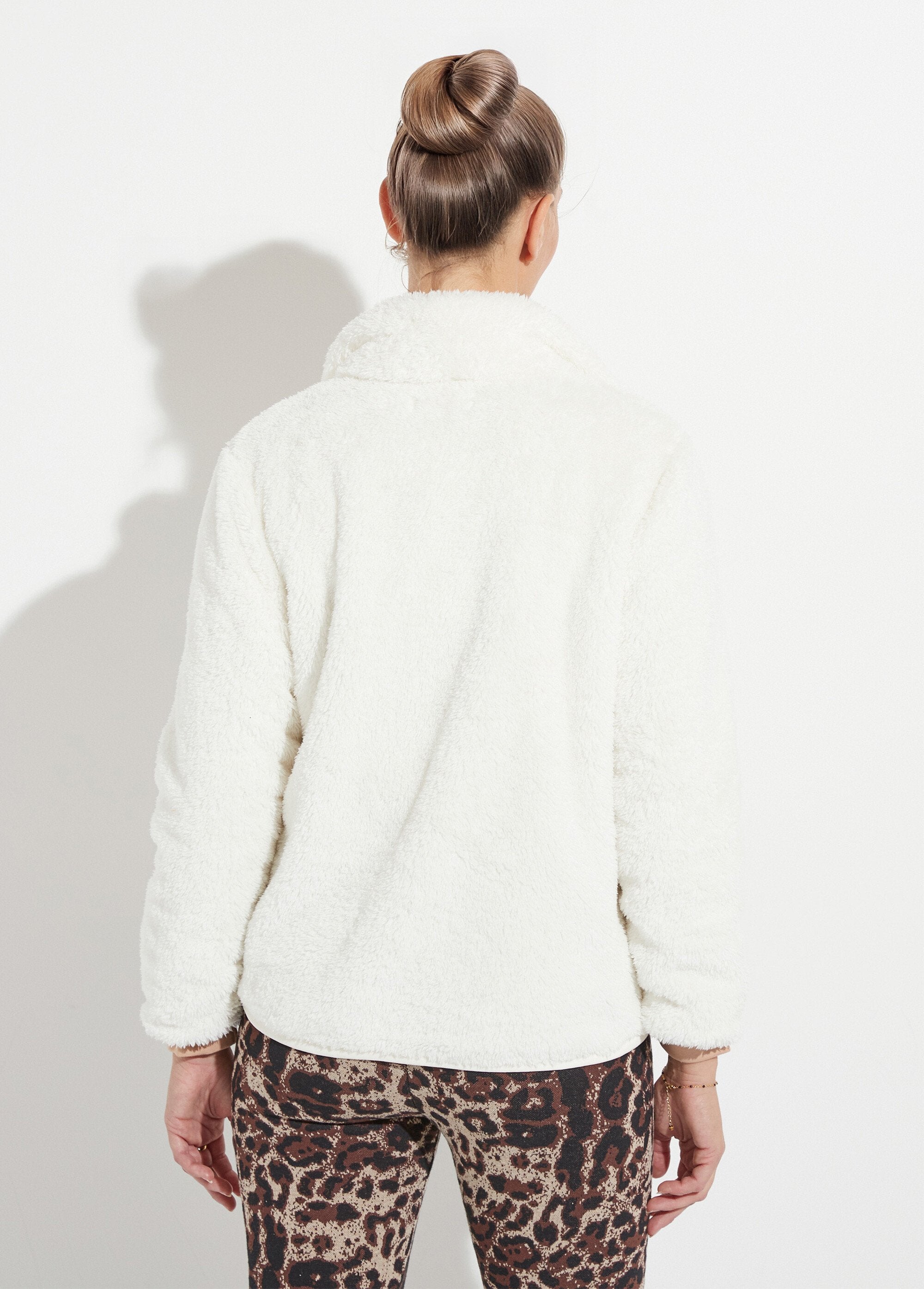 Faux_fur_jacket_with_high_collar_and_long_sleeves_Ecru_DO1_slim