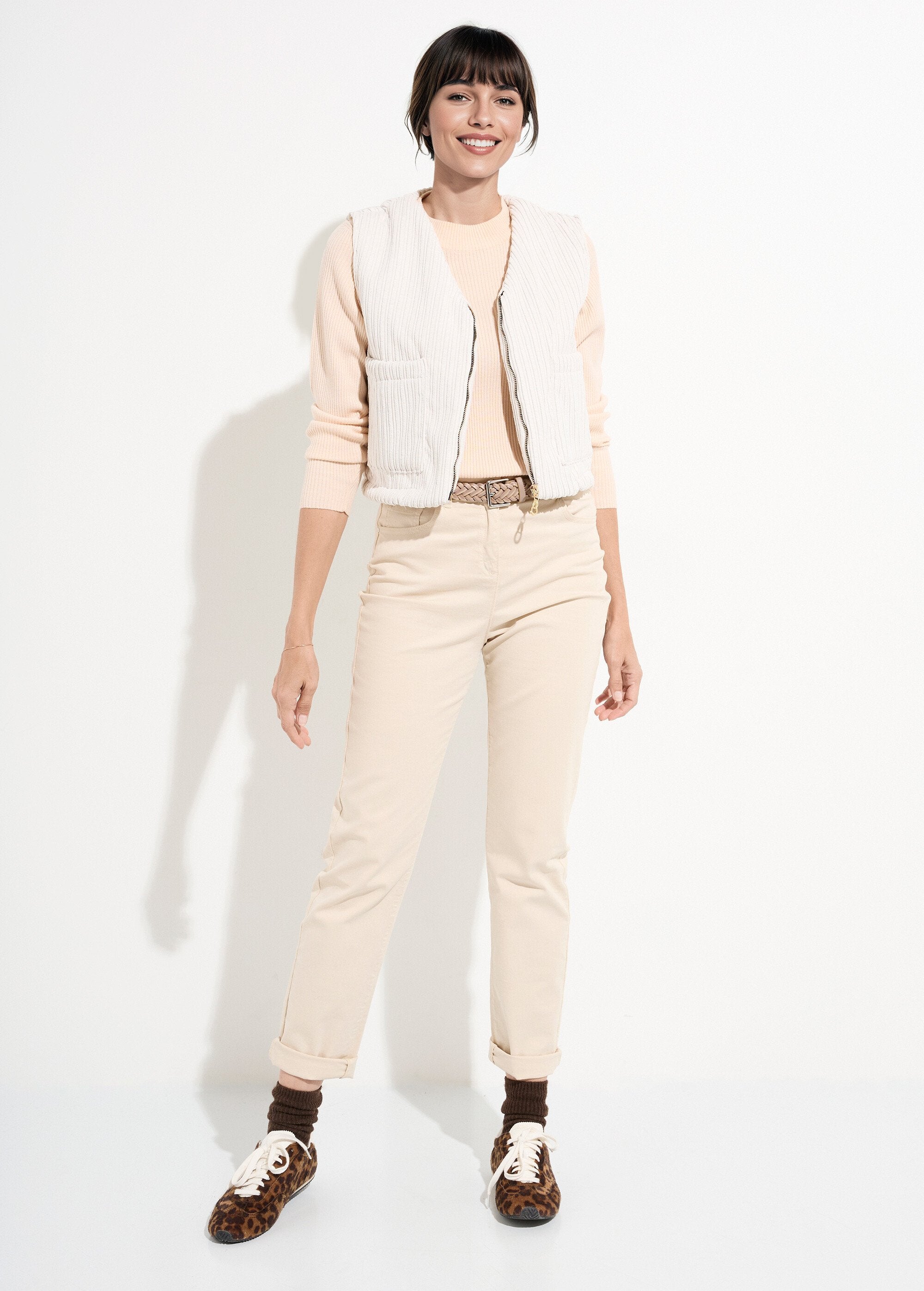 Sleeveless_V-neck_zipped_velvet_jacket_Ecru_SF1_slim