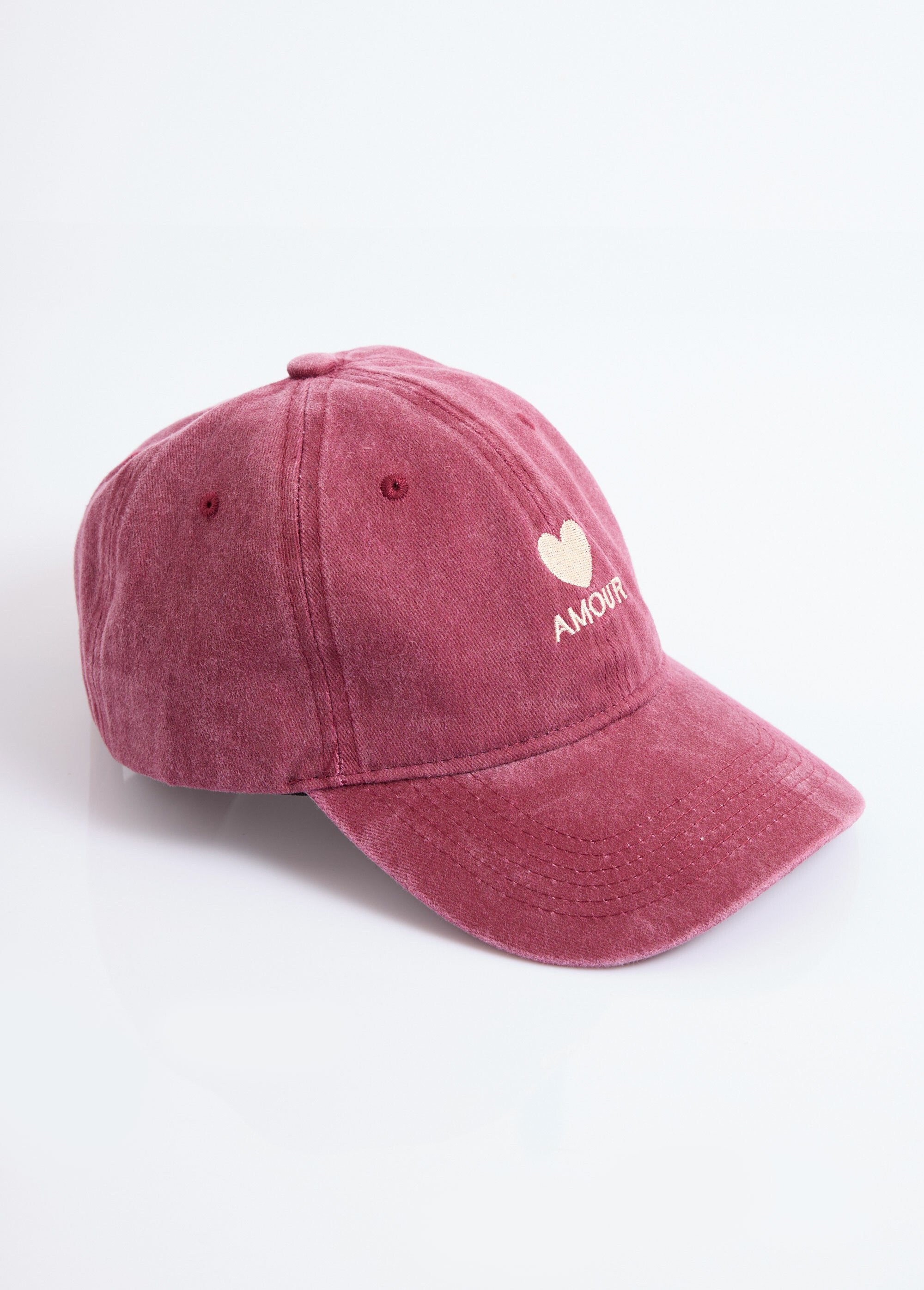 Used_denim_cap_with_heart_embroidery_Bordeaux_FA1_slim