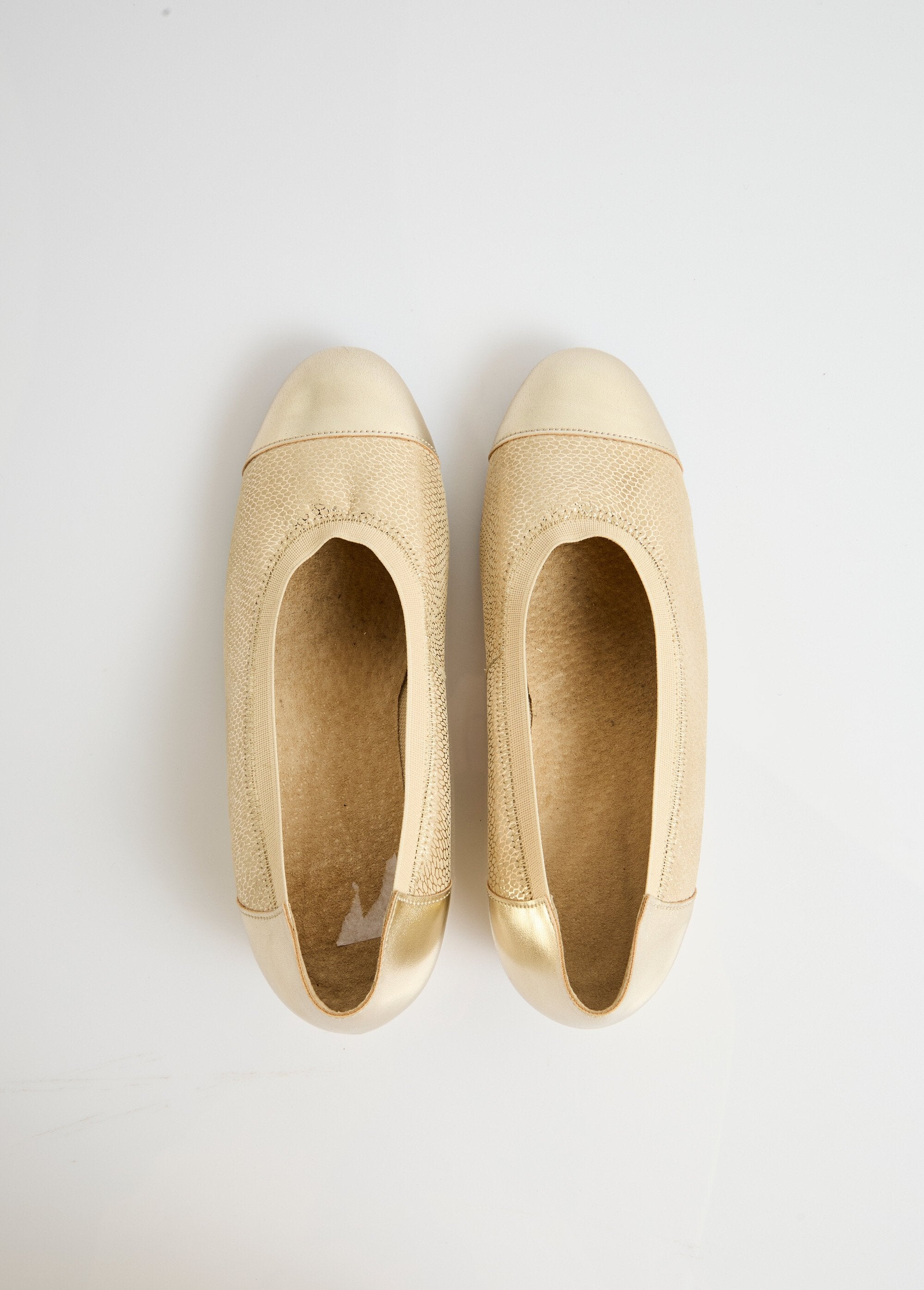 Two-material_leather_wedge_ballet_flats_Golden_OV1_slim