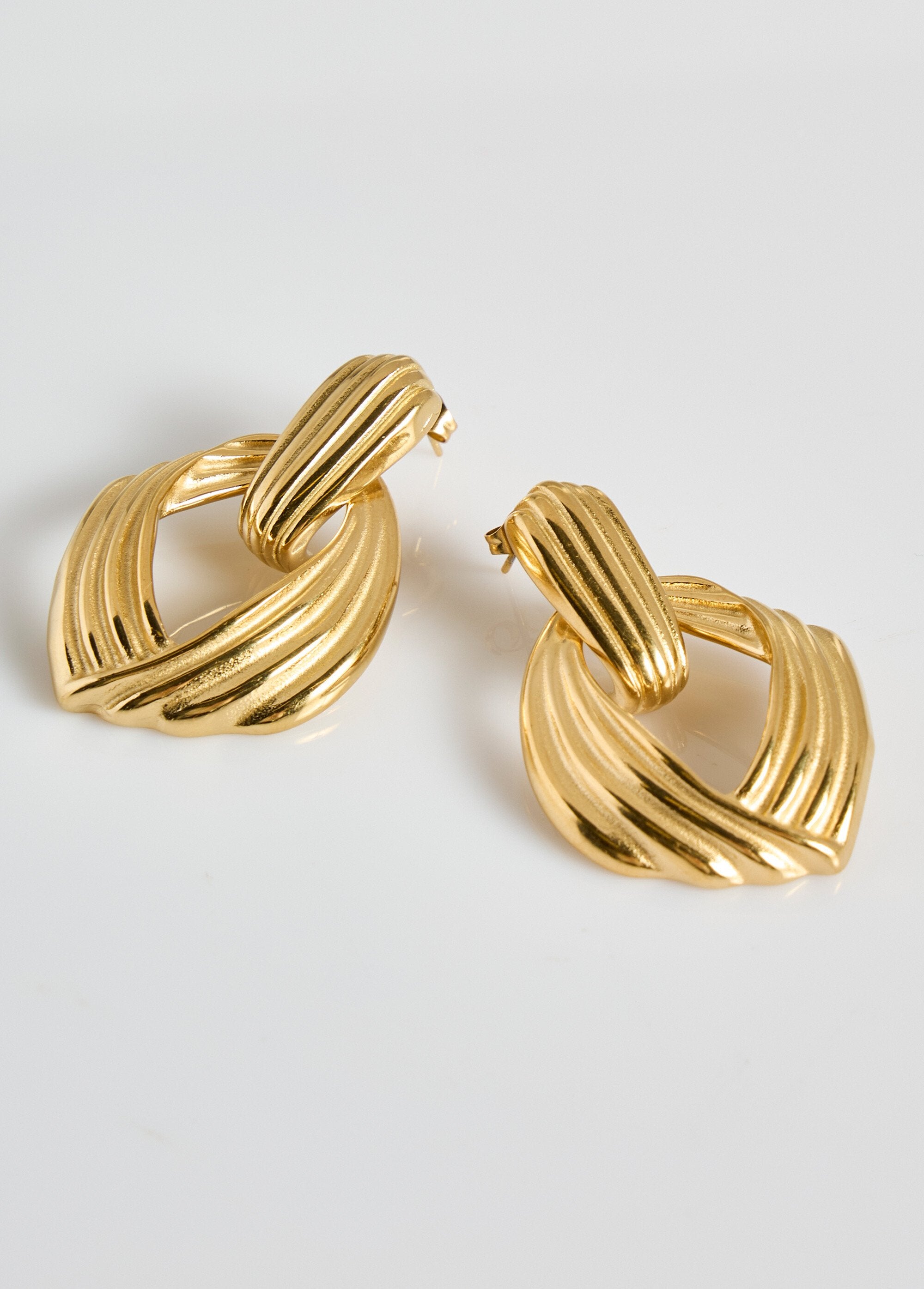 Stainless_steel_pleated_hollow_earrings_Golden_FA1_slim