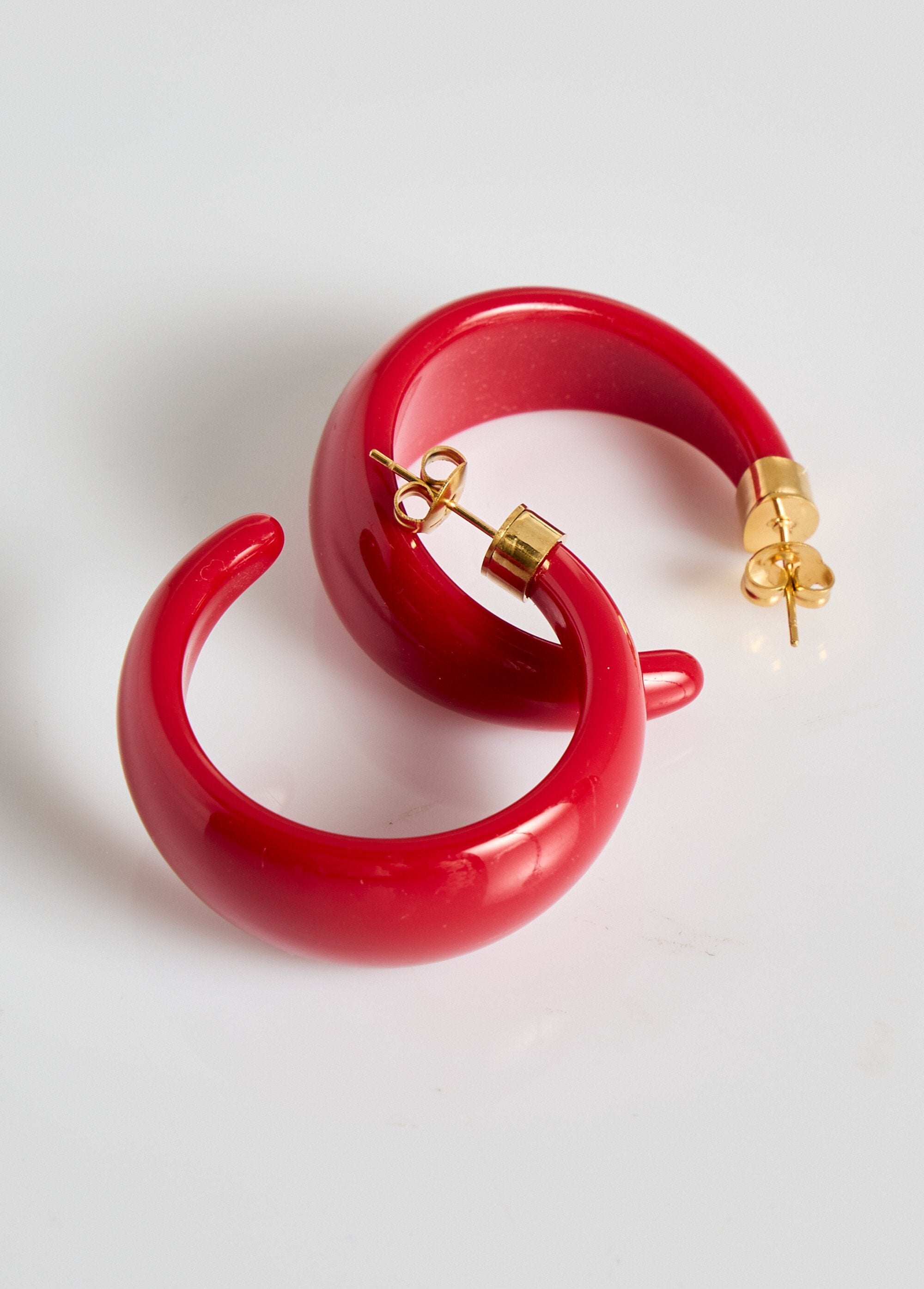 Boucles_d'oreilles_résine_forme_créoles_Rouge_FA1_slim