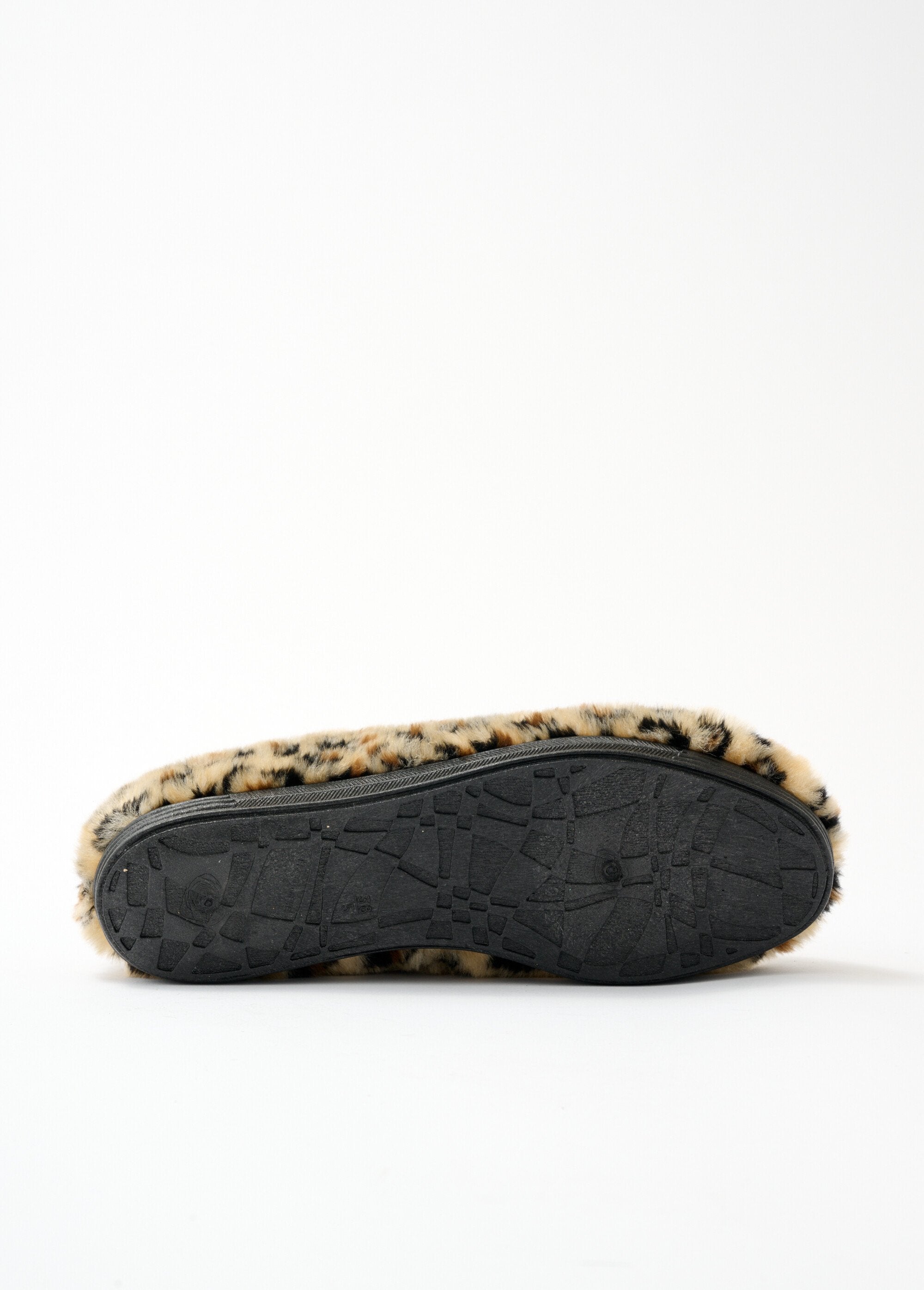 Wide_slip-on_slippers_Leopard_print_UN1_slim