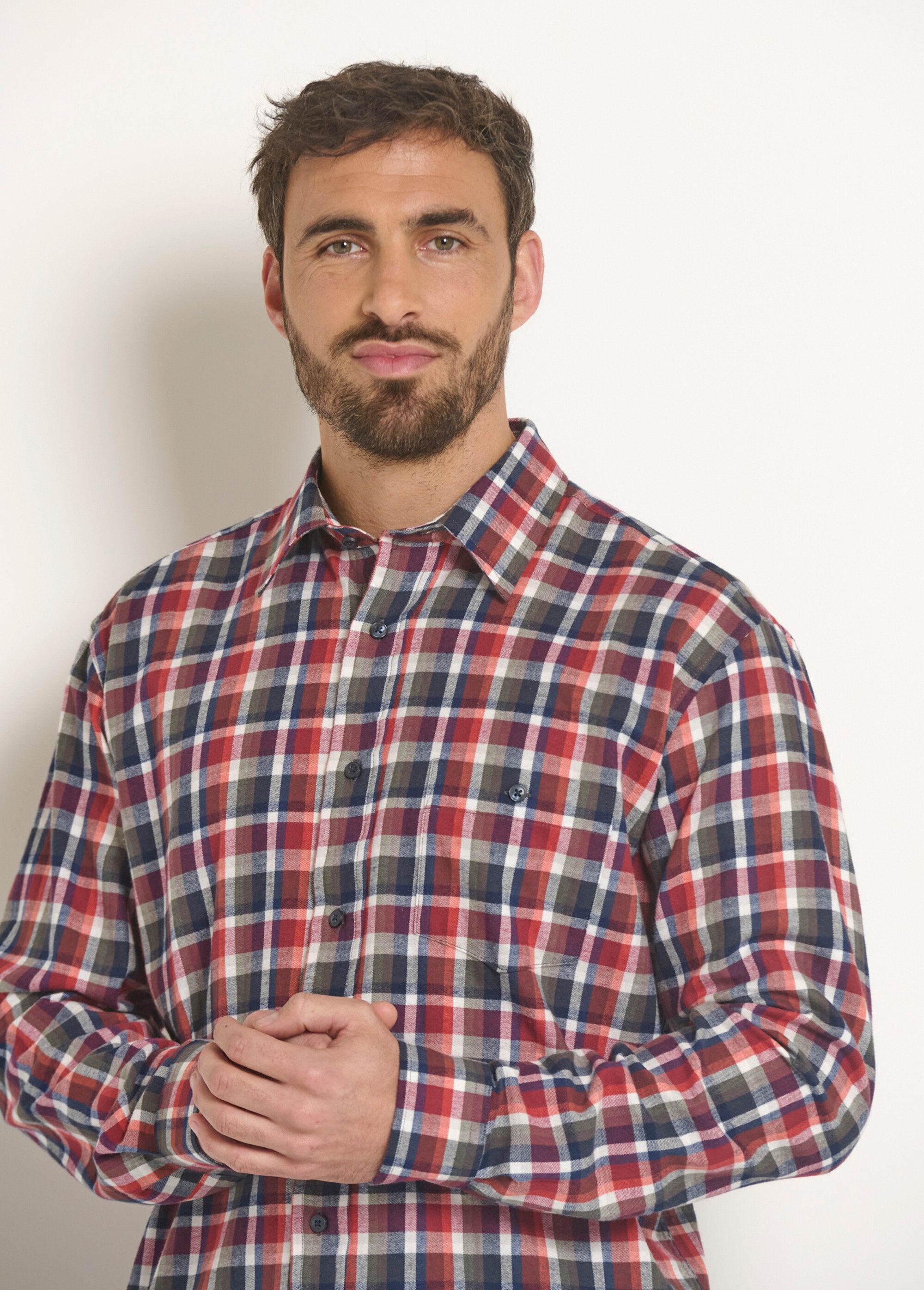 Warm_flannel_plaid_shirt,_dark_Red_and_black_tiles_DE2_slim